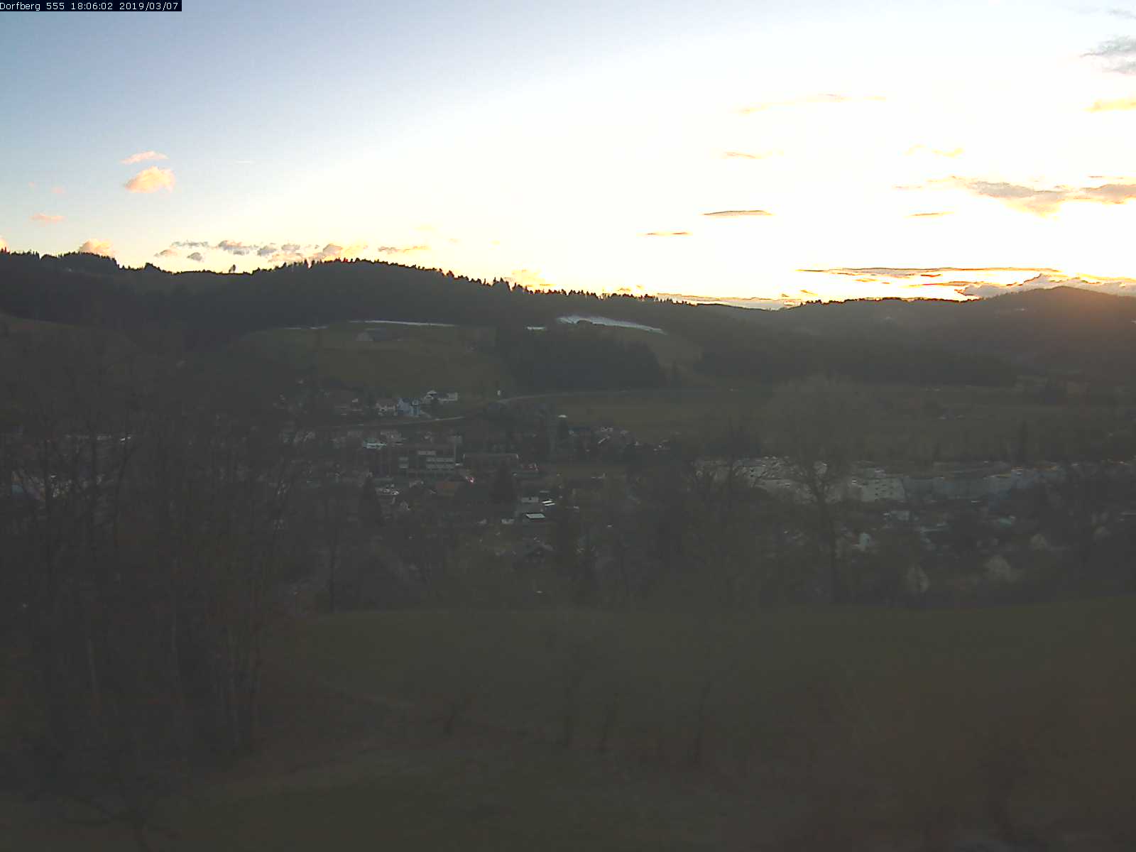 Webcam-Bild: Aussicht vom Dorfberg in Langnau 20190307-180601