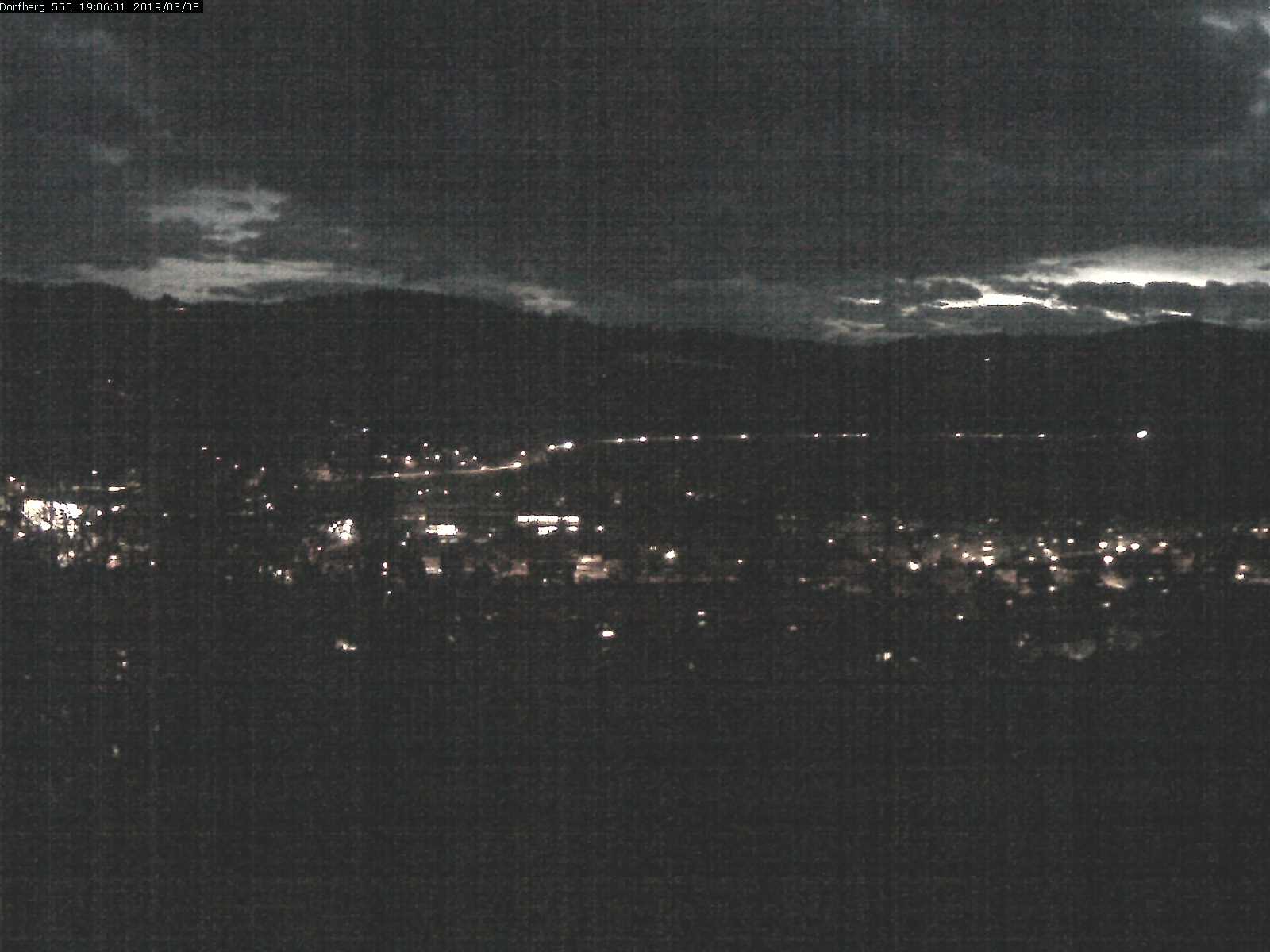 Webcam-Bild: Aussicht vom Dorfberg in Langnau 20190308-190601