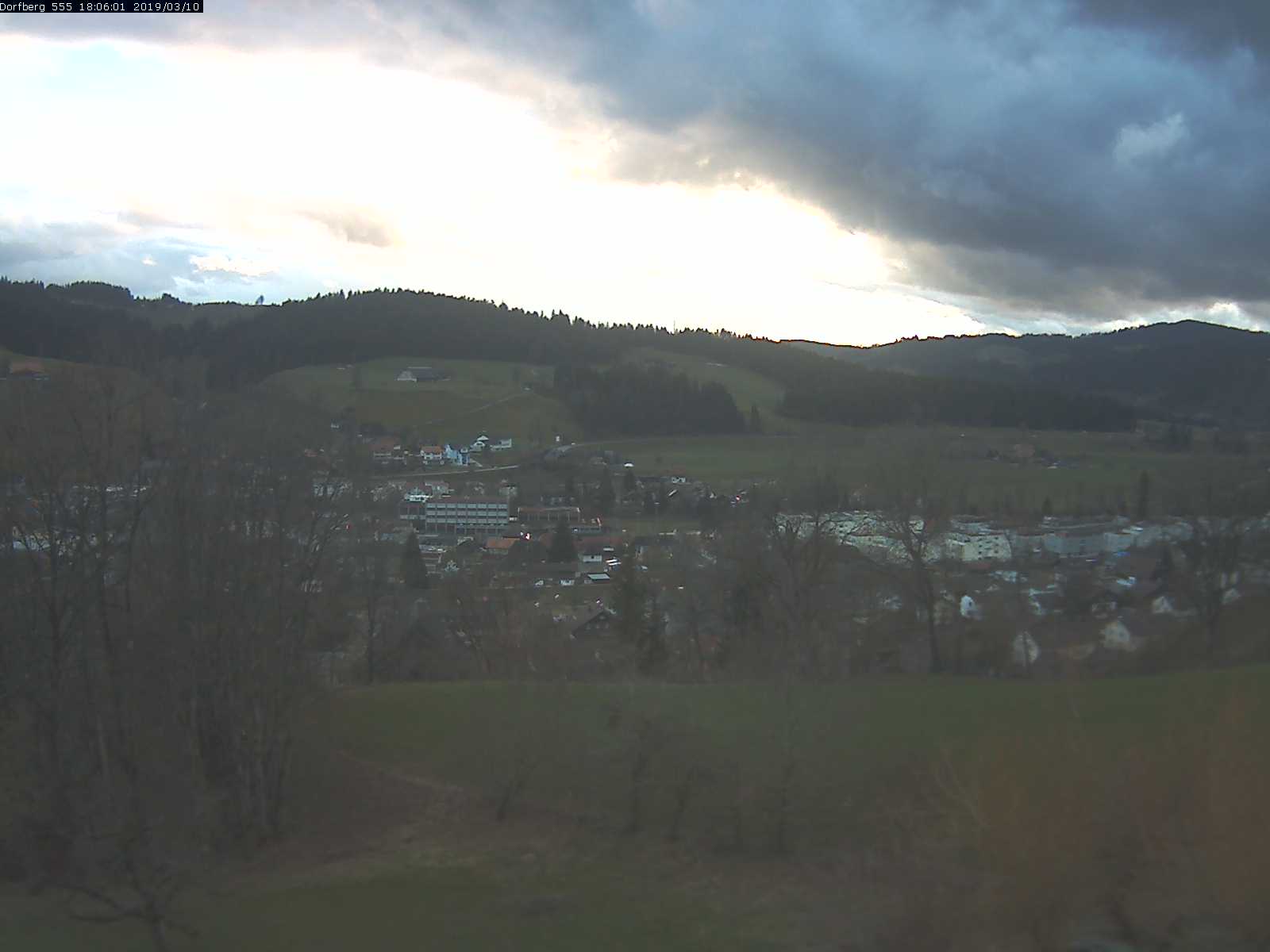 Webcam-Bild: Aussicht vom Dorfberg in Langnau 20190310-180601