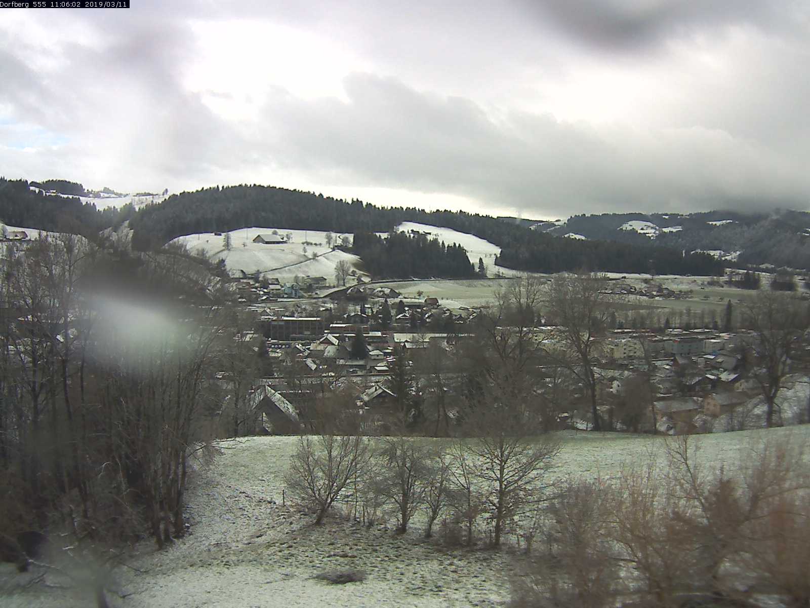 Webcam-Bild: Aussicht vom Dorfberg in Langnau 20190311-110601