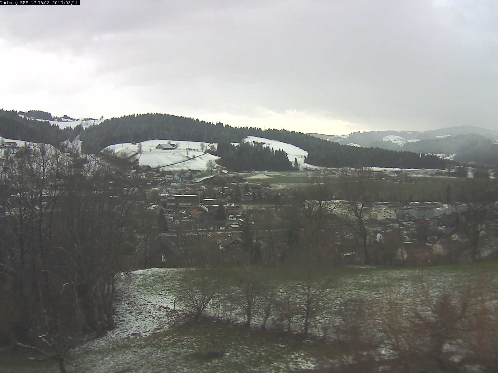 Webcam-Bild: Aussicht vom Dorfberg in Langnau 20190311-170601