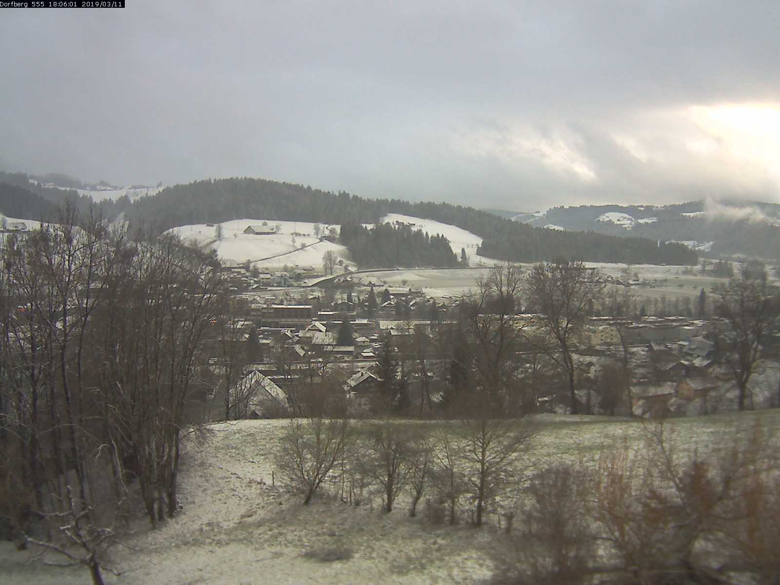 Webcam-Bild: Aussicht vom Dorfberg in Langnau 20190311-180601