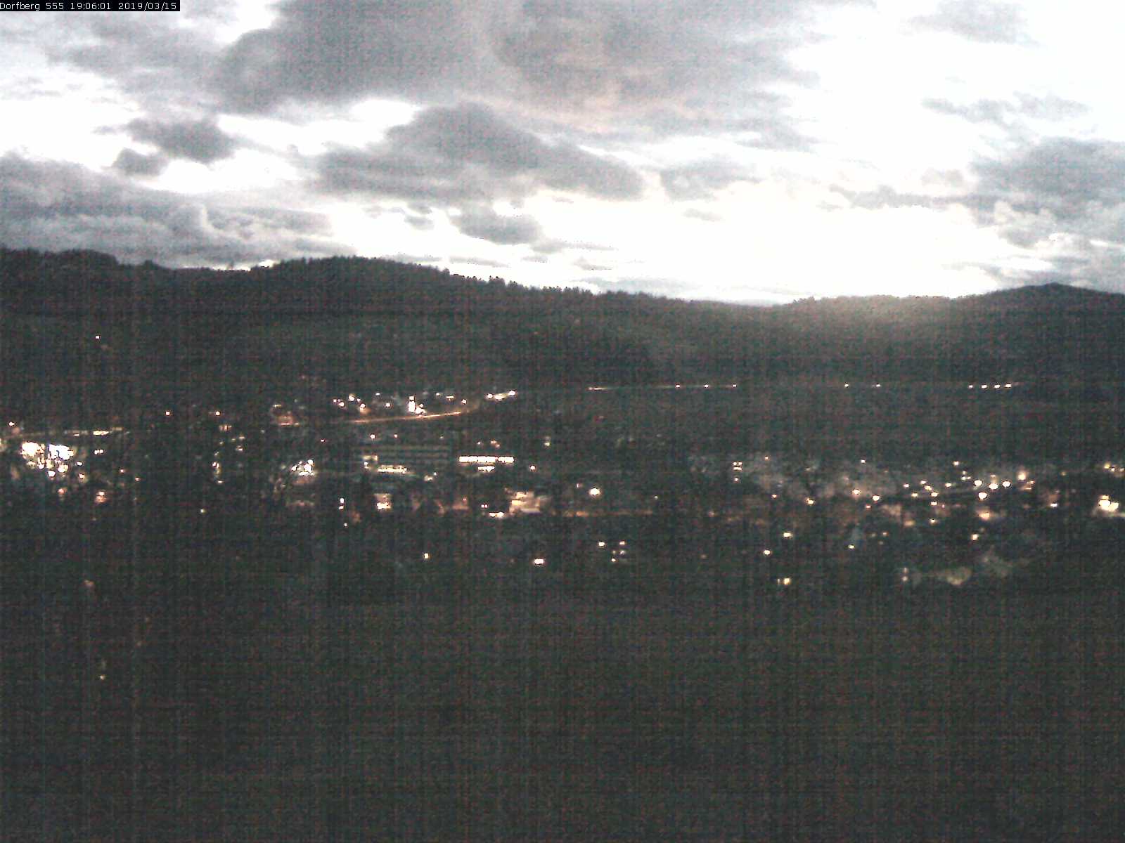 Webcam-Bild: Aussicht vom Dorfberg in Langnau 20190315-190601