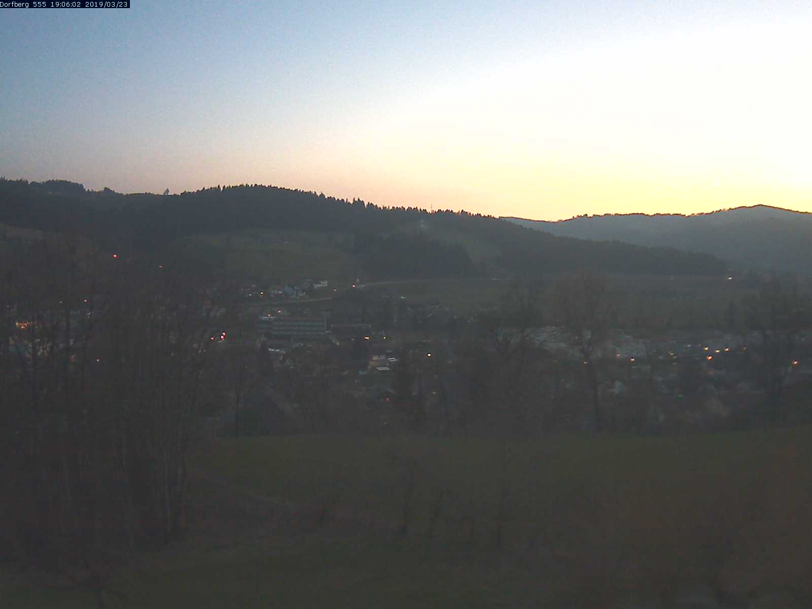 Webcam-Bild: Aussicht vom Dorfberg in Langnau 20190323-190601