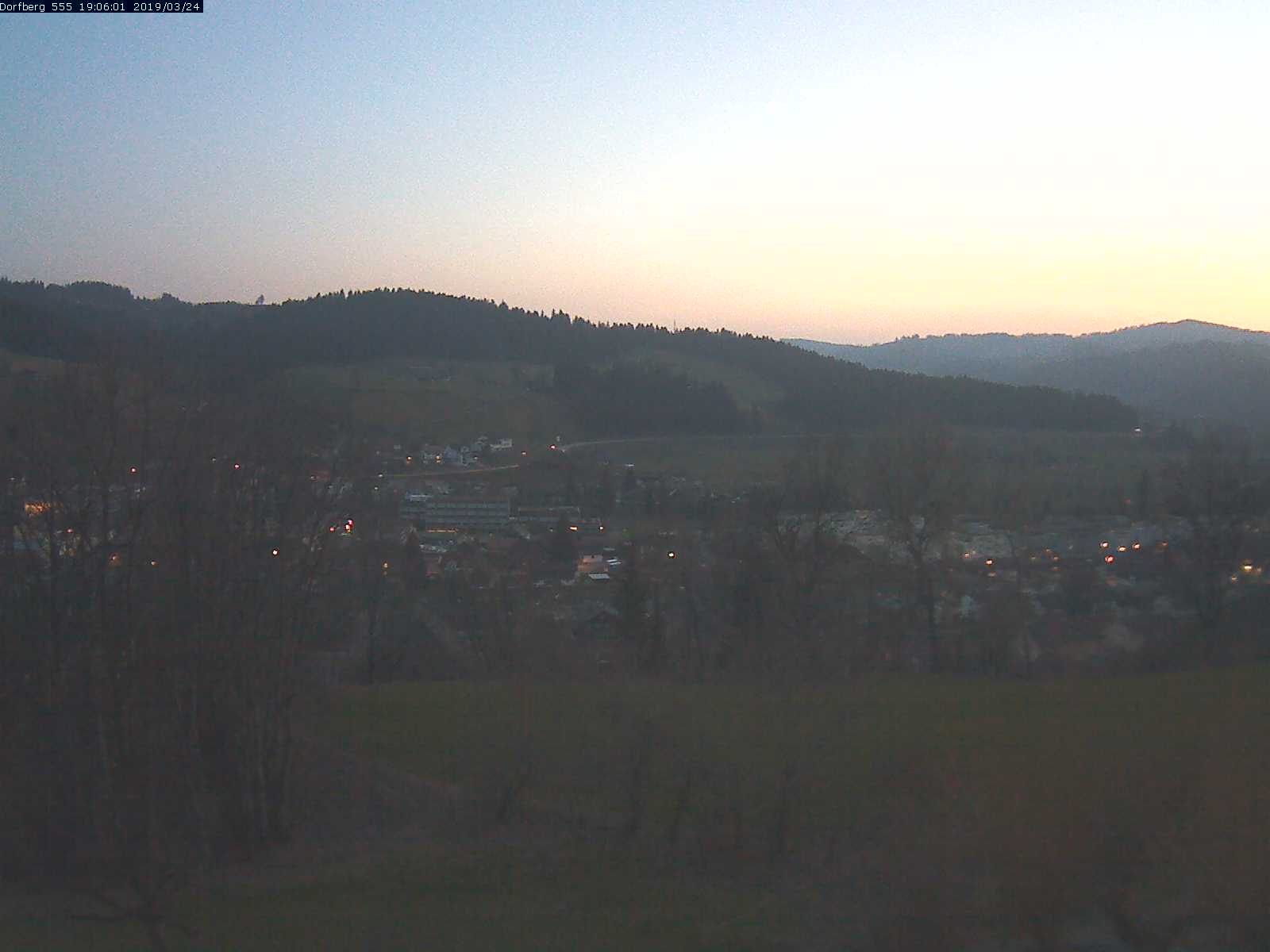 Webcam-Bild: Aussicht vom Dorfberg in Langnau 20190324-190601