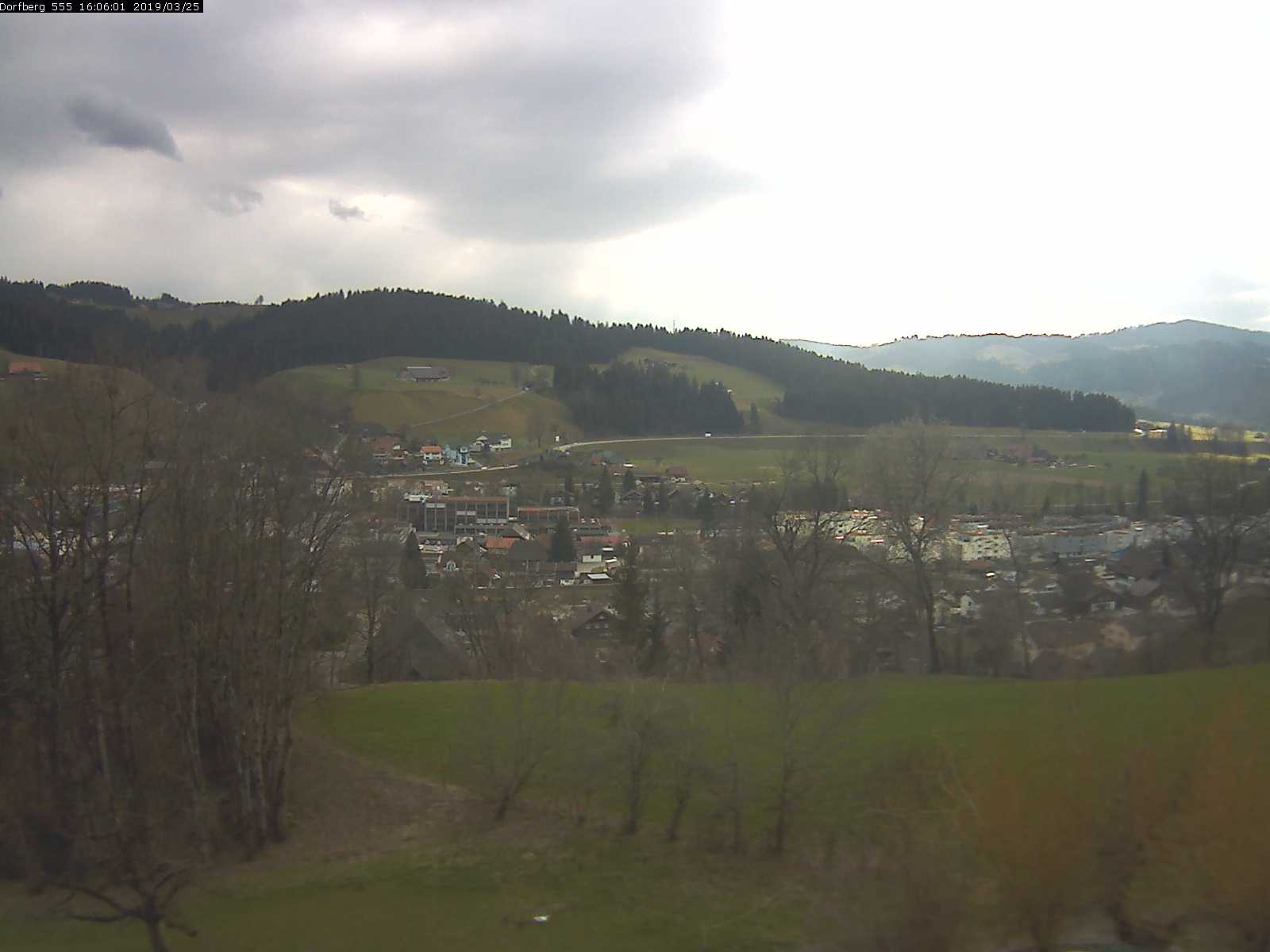 Webcam-Bild: Aussicht vom Dorfberg in Langnau 20190325-160601