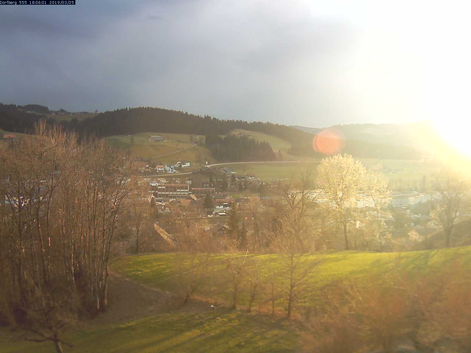 Webcam-Bild: Aussicht vom Dorfberg in Langnau 20190325-180601