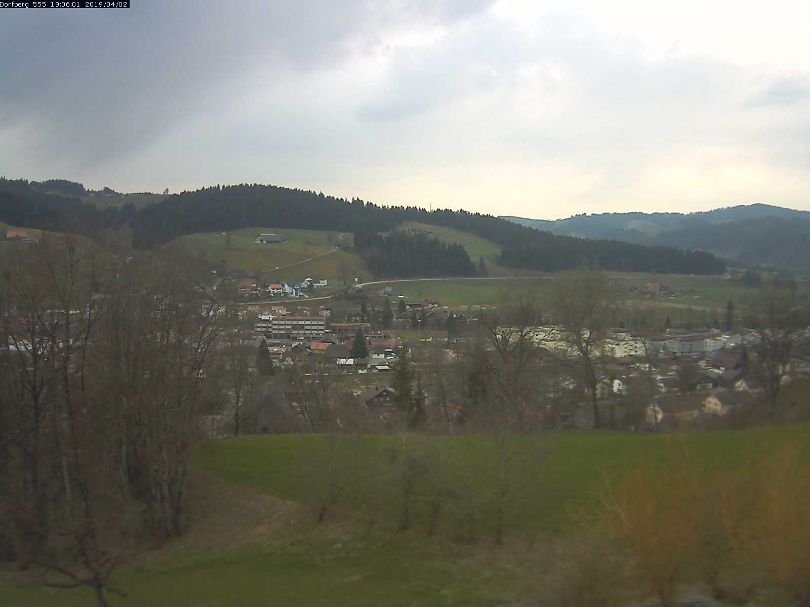Webcam-Bild: Aussicht vom Dorfberg in Langnau 20190402-190601