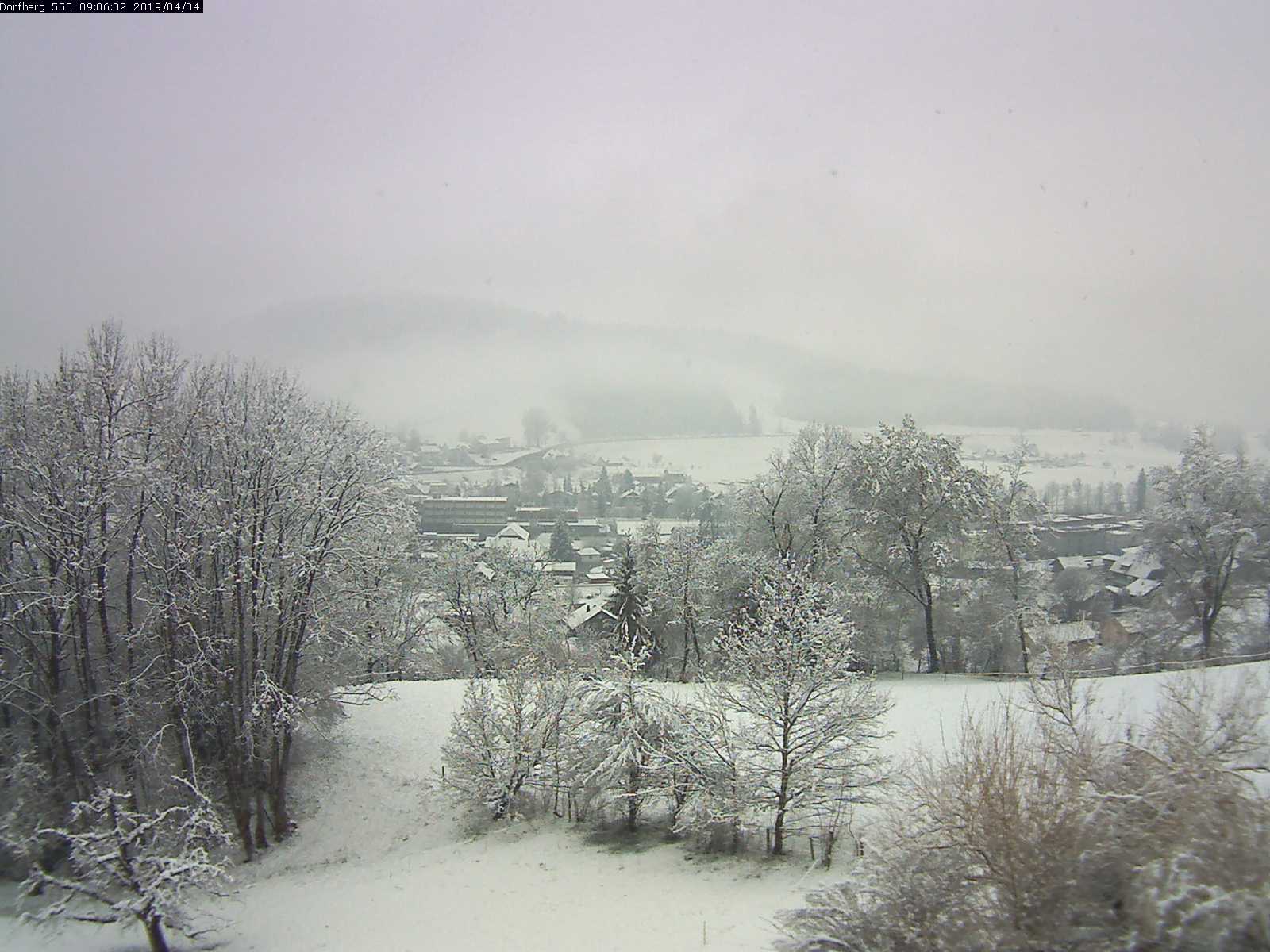 Webcam-Bild: Aussicht vom Dorfberg in Langnau 20190404-090601