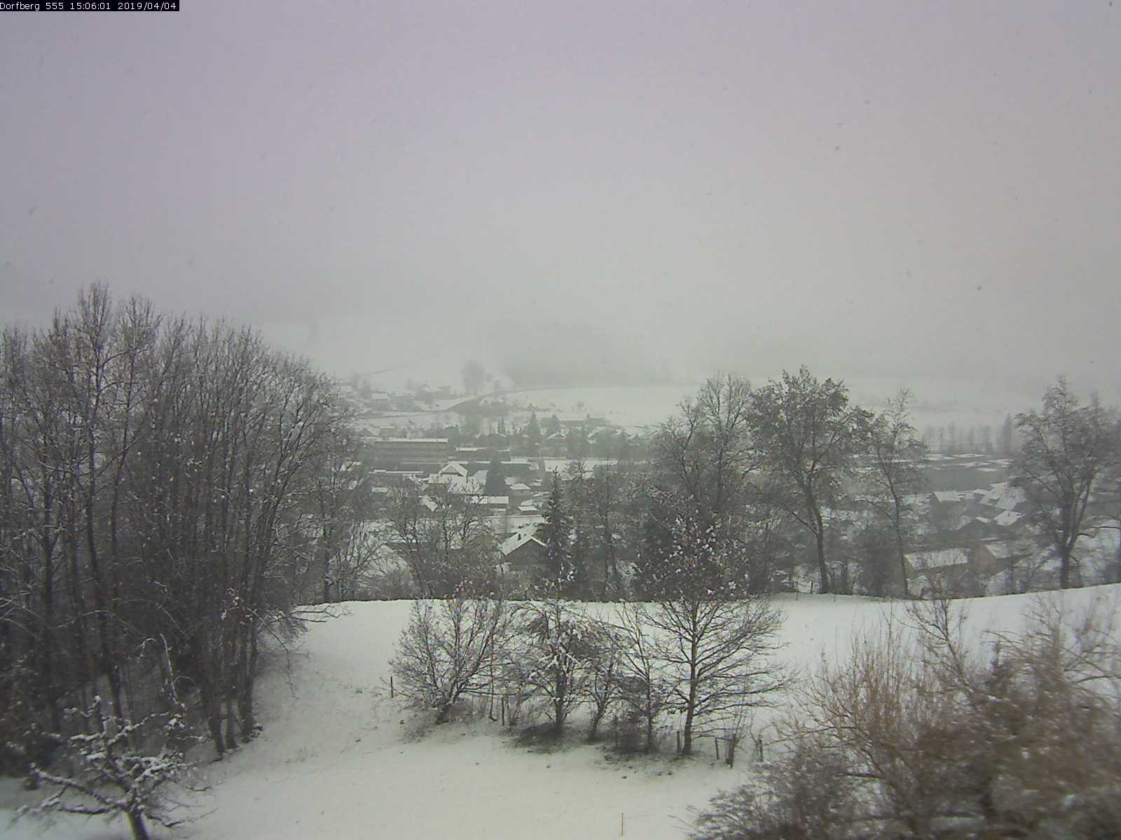 Webcam-Bild: Aussicht vom Dorfberg in Langnau 20190404-150601