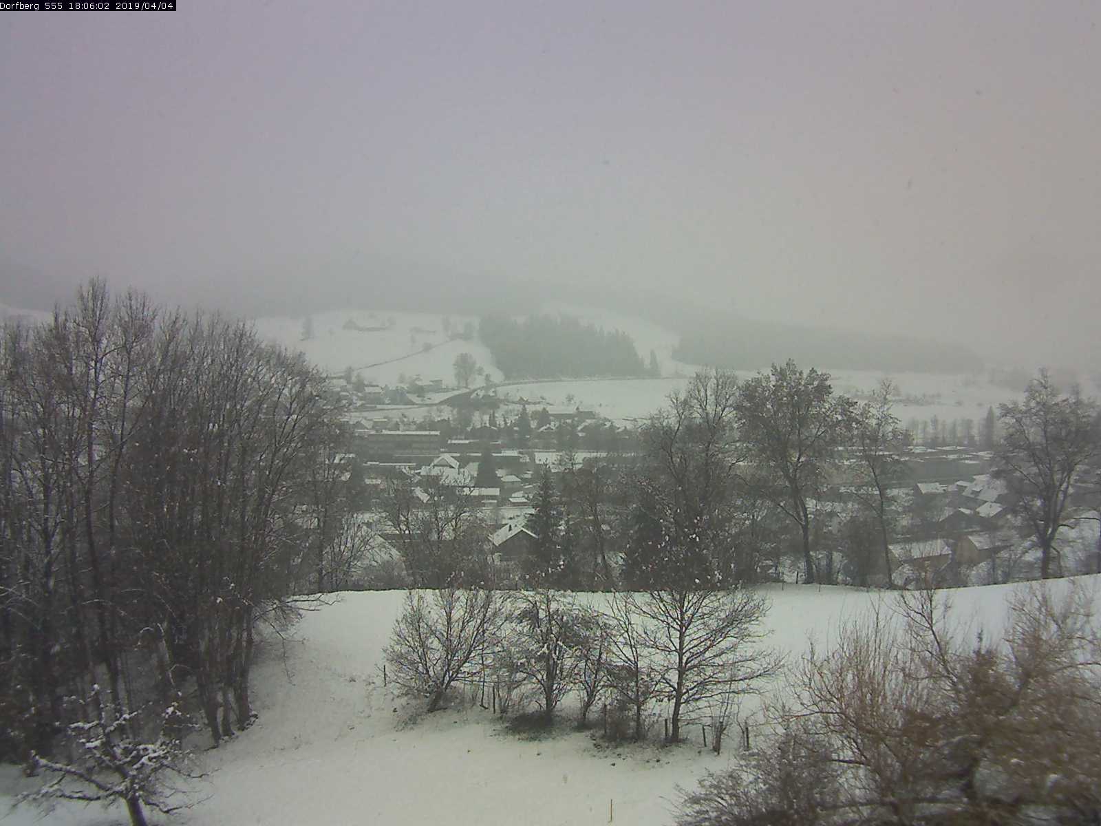 Webcam-Bild: Aussicht vom Dorfberg in Langnau 20190404-180601