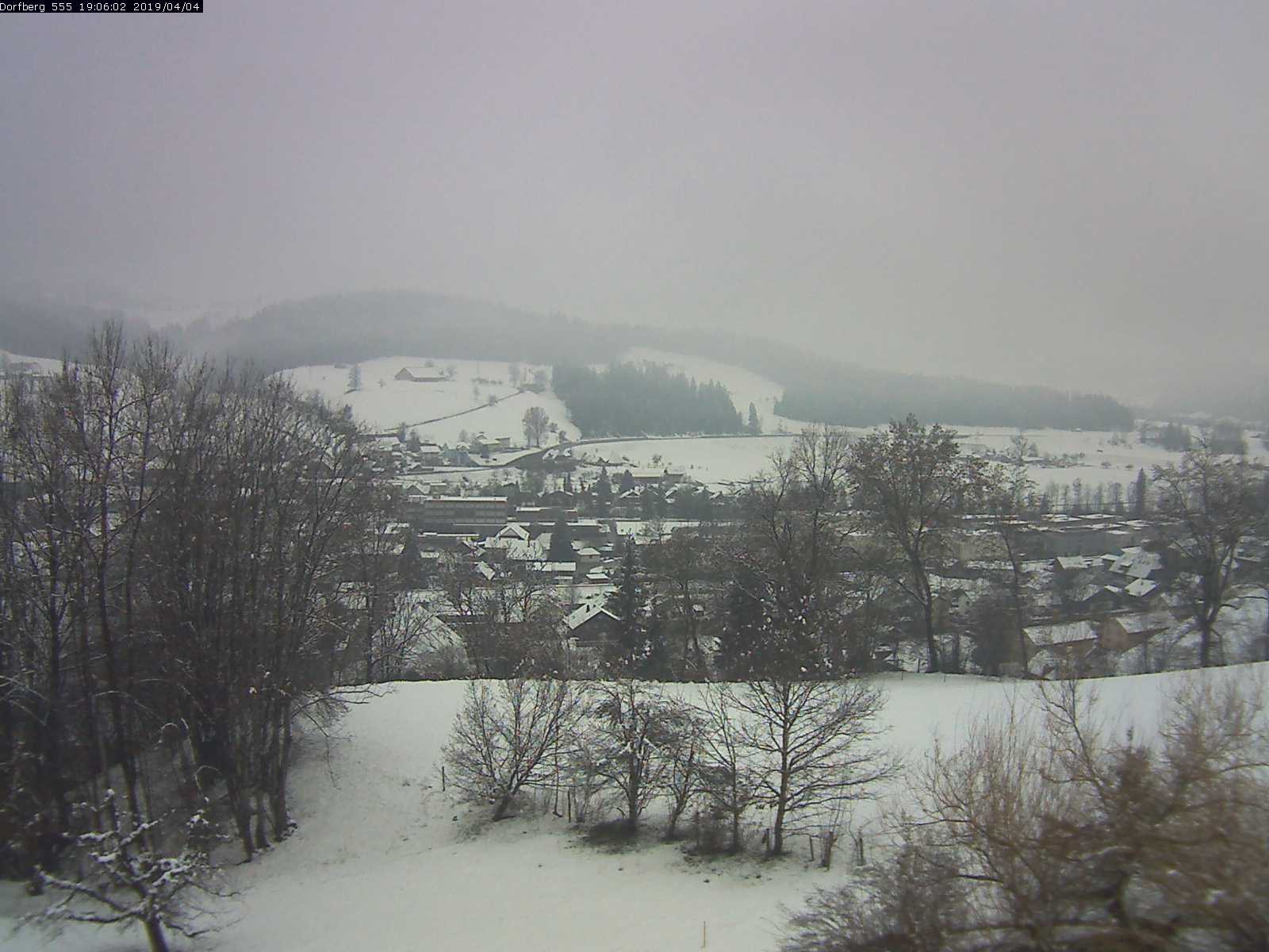 Webcam-Bild: Aussicht vom Dorfberg in Langnau 20190404-190601