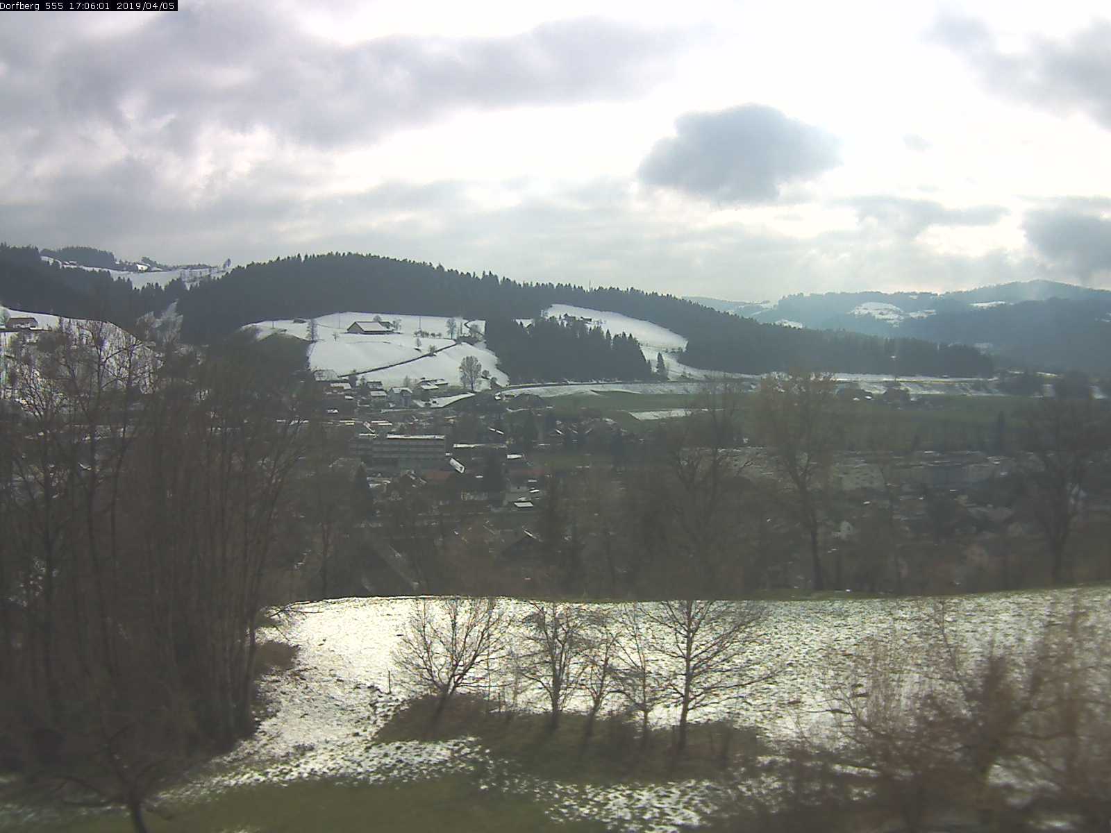Webcam-Bild: Aussicht vom Dorfberg in Langnau 20190405-170601