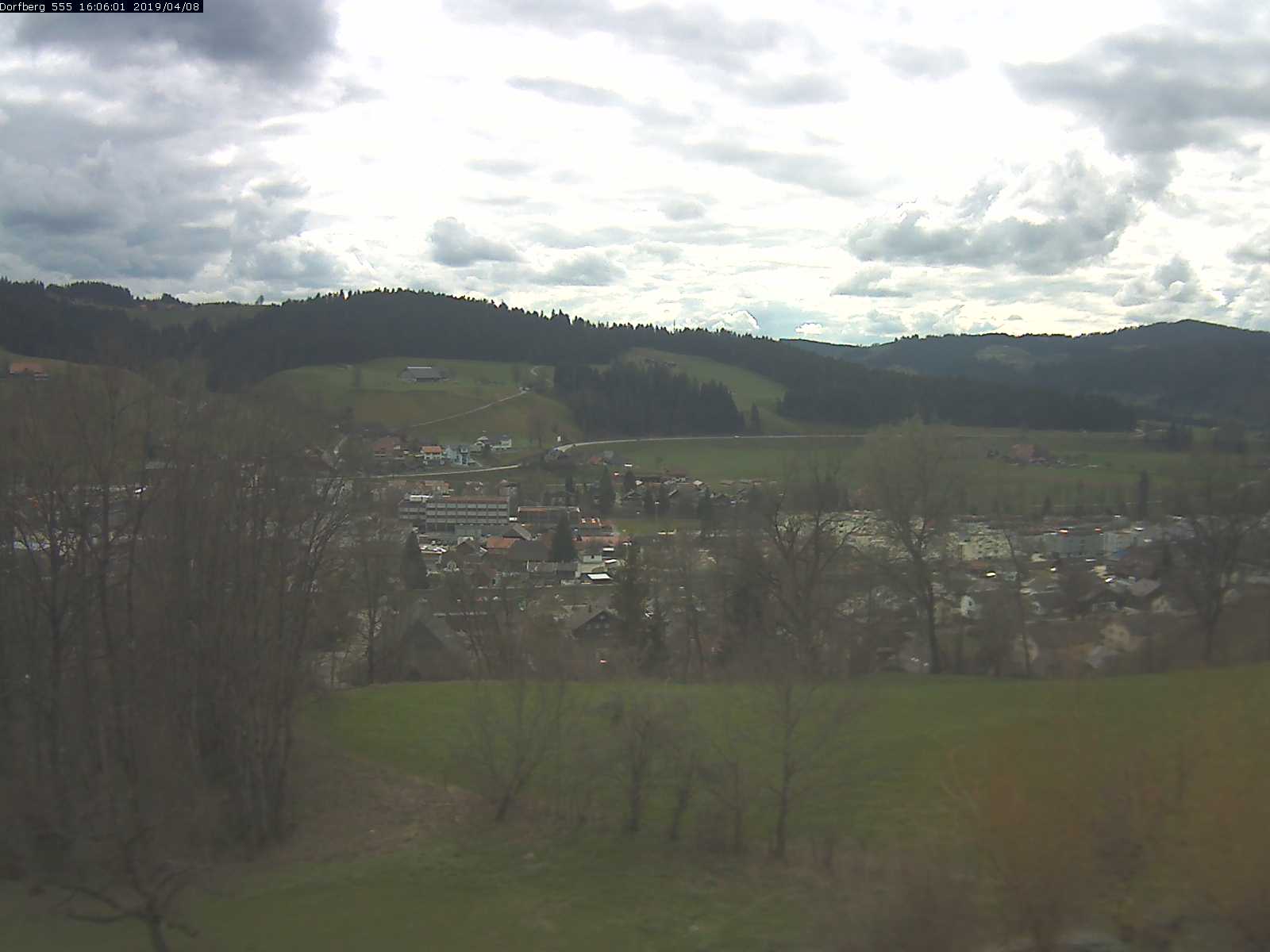 Webcam-Bild: Aussicht vom Dorfberg in Langnau 20190408-160601