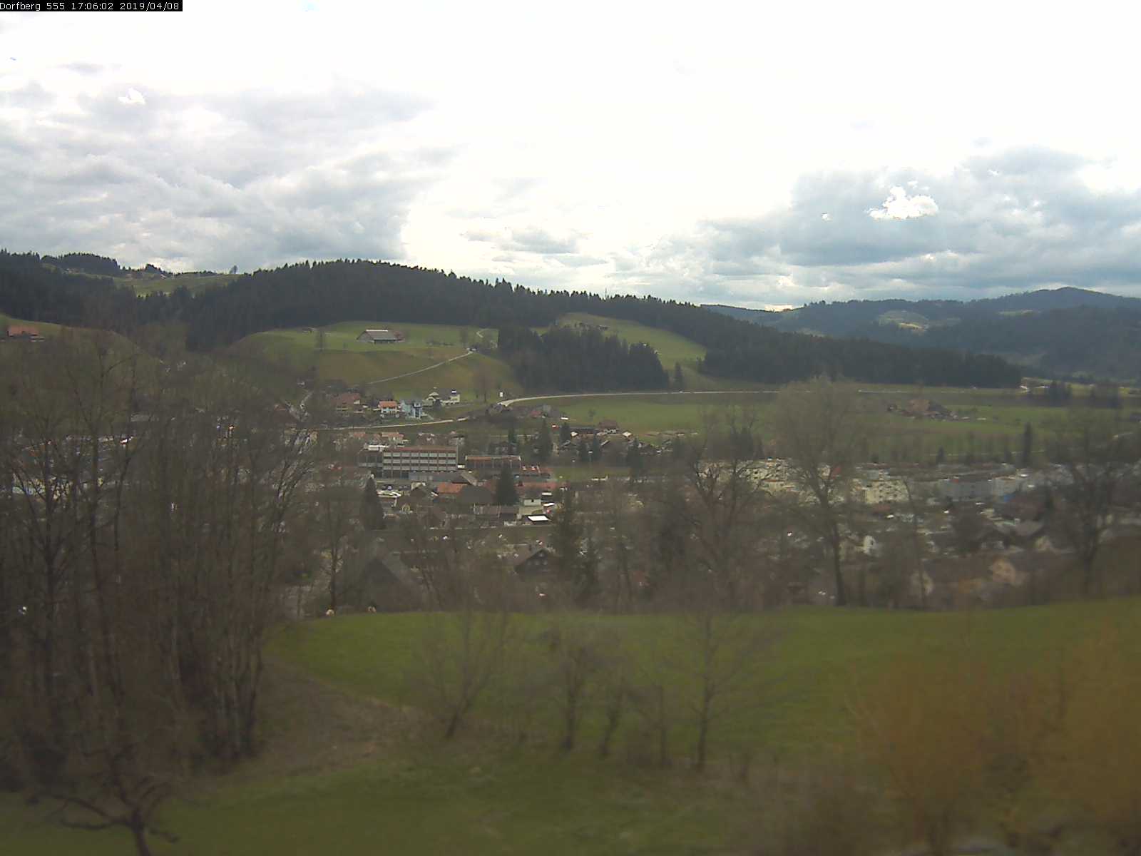 Webcam-Bild: Aussicht vom Dorfberg in Langnau 20190408-170601