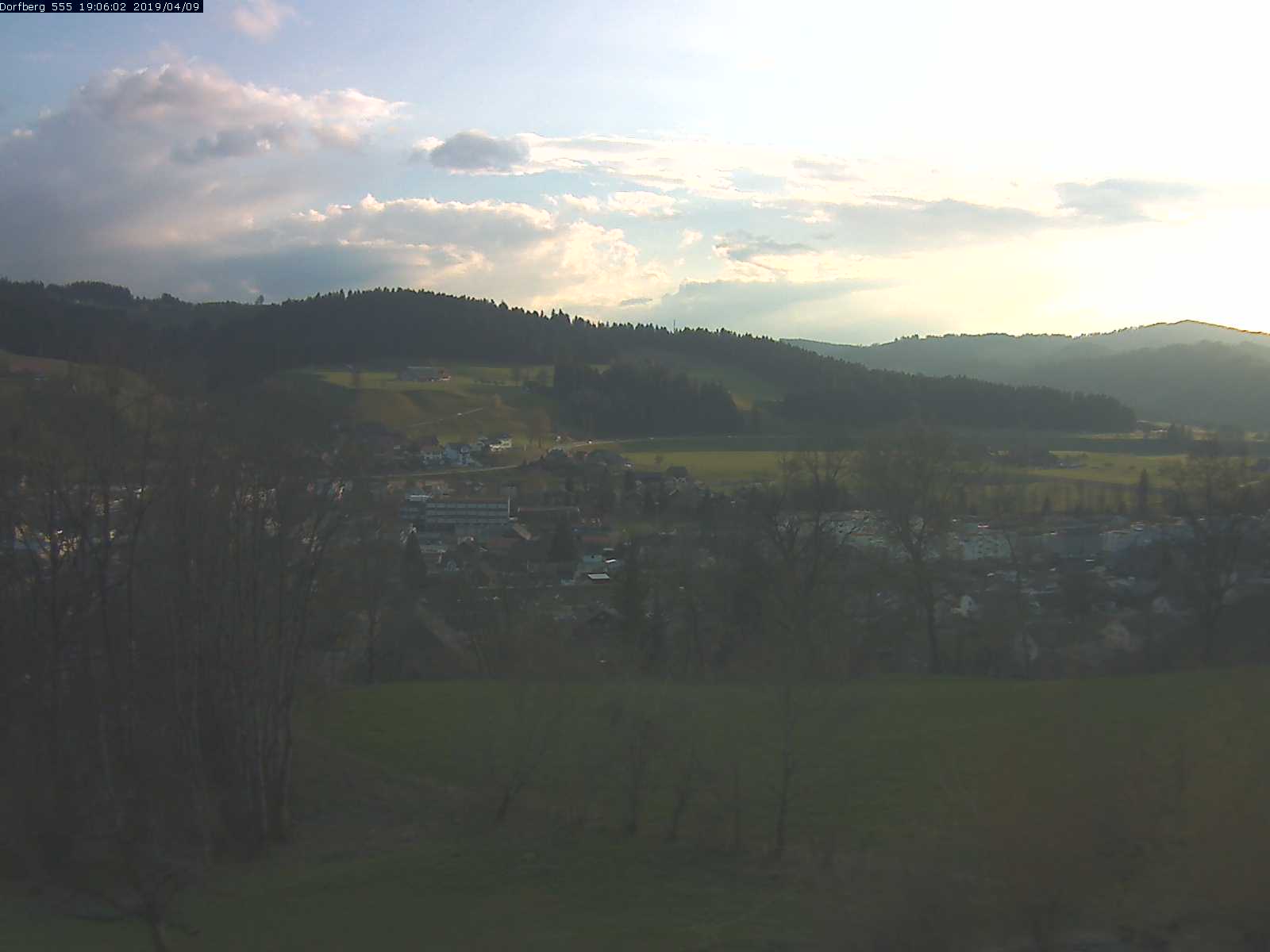 Webcam-Bild: Aussicht vom Dorfberg in Langnau 20190409-190601