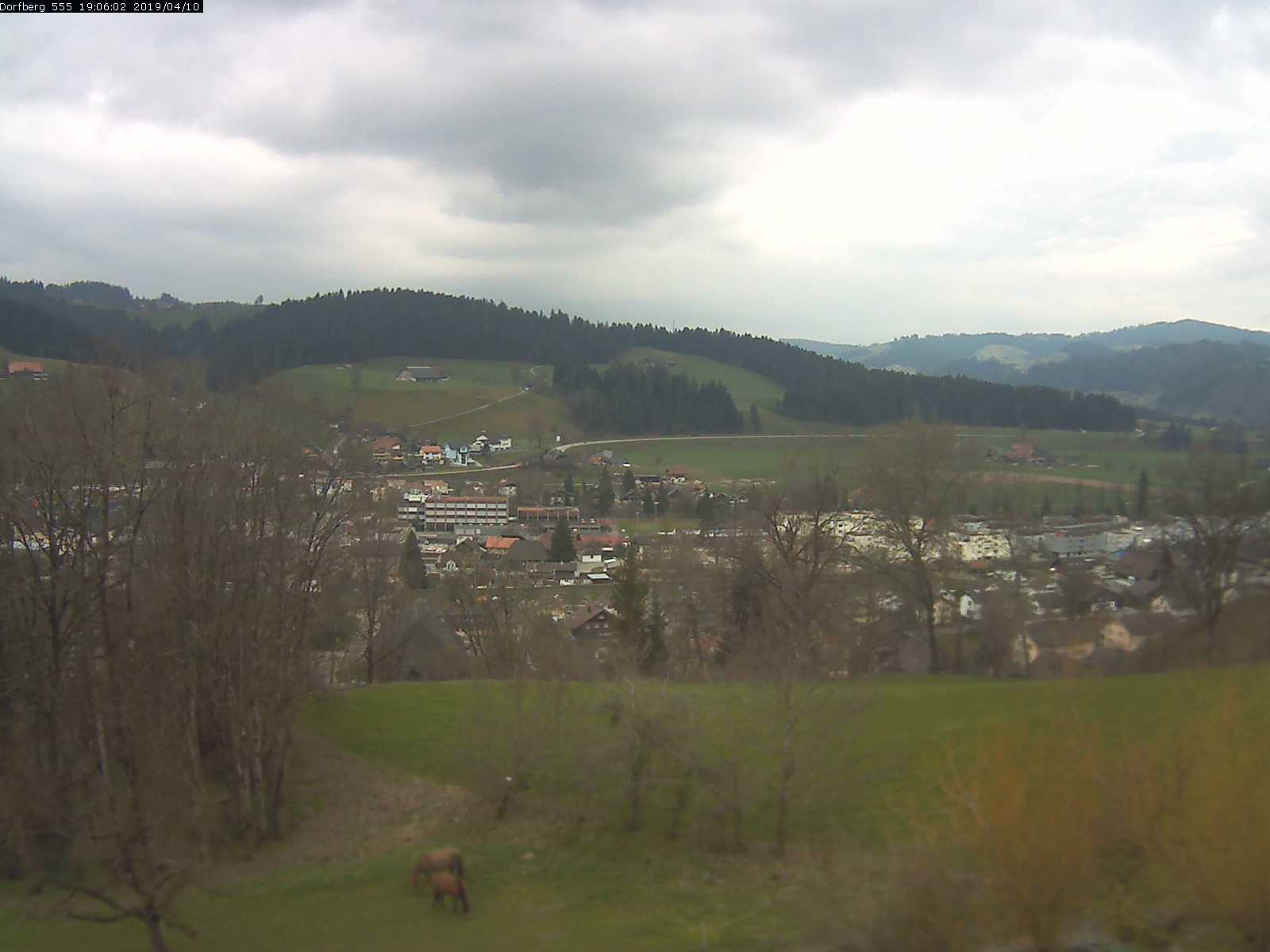 Webcam-Bild: Aussicht vom Dorfberg in Langnau 20190410-190601