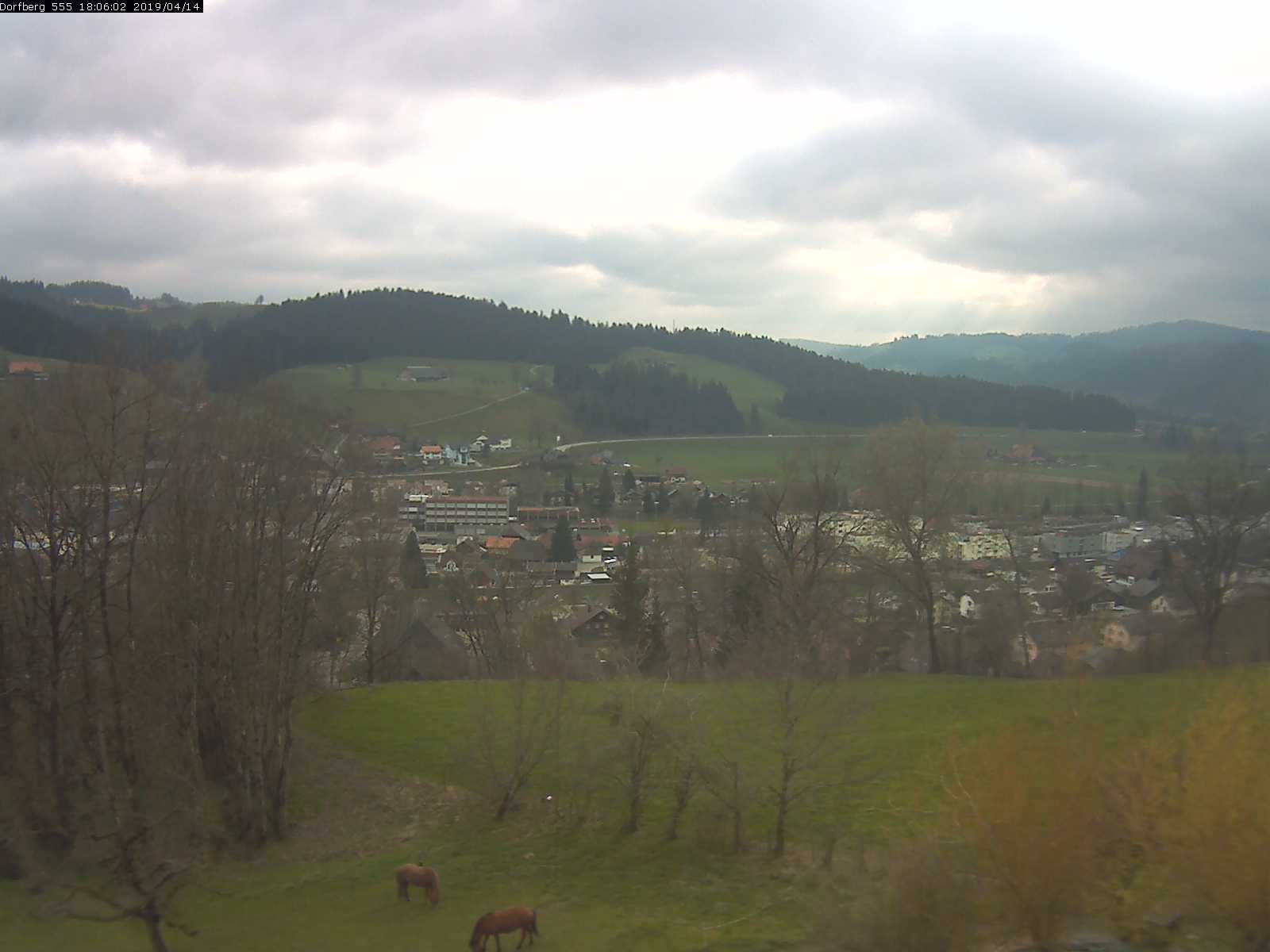 Webcam-Bild: Aussicht vom Dorfberg in Langnau 20190414-180601
