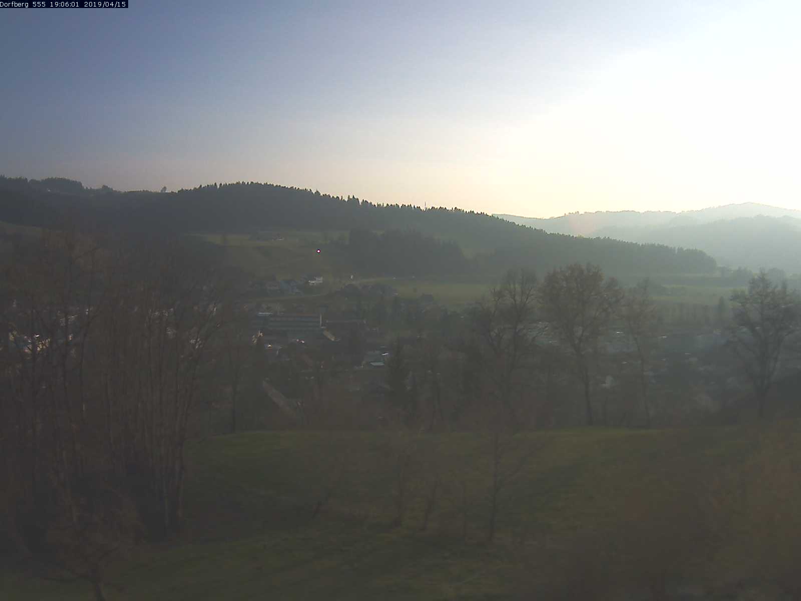 Webcam-Bild: Aussicht vom Dorfberg in Langnau 20190415-190601