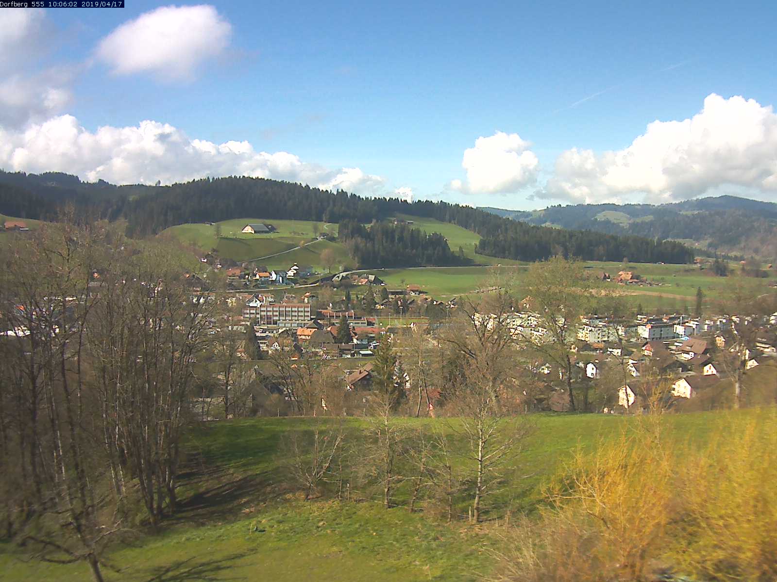 Webcam-Bild: Aussicht vom Dorfberg in Langnau 20190417-100601