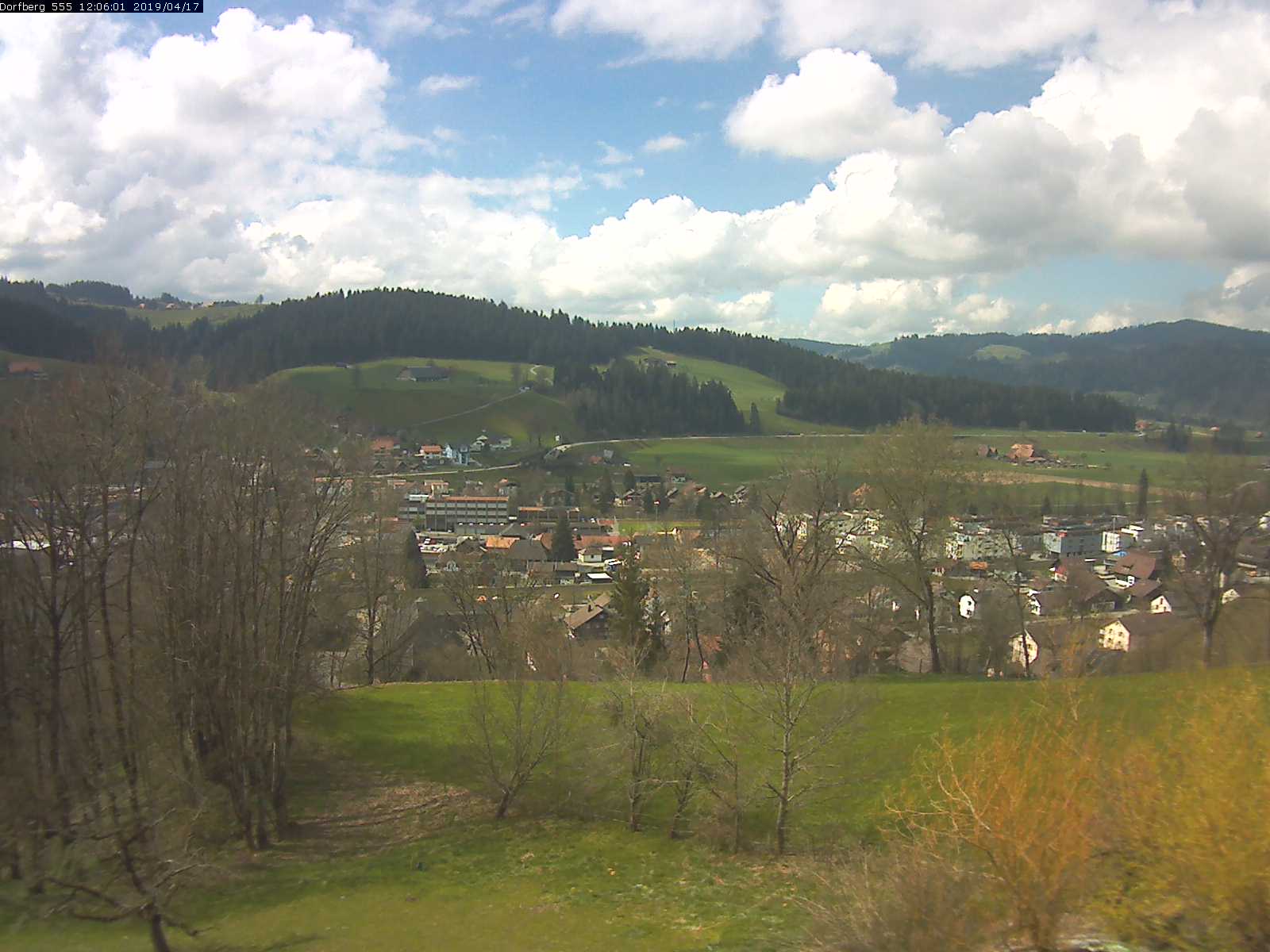 Webcam-Bild: Aussicht vom Dorfberg in Langnau 20190417-120601