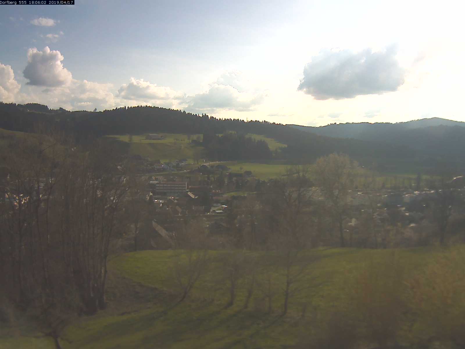 Webcam-Bild: Aussicht vom Dorfberg in Langnau 20190417-180601