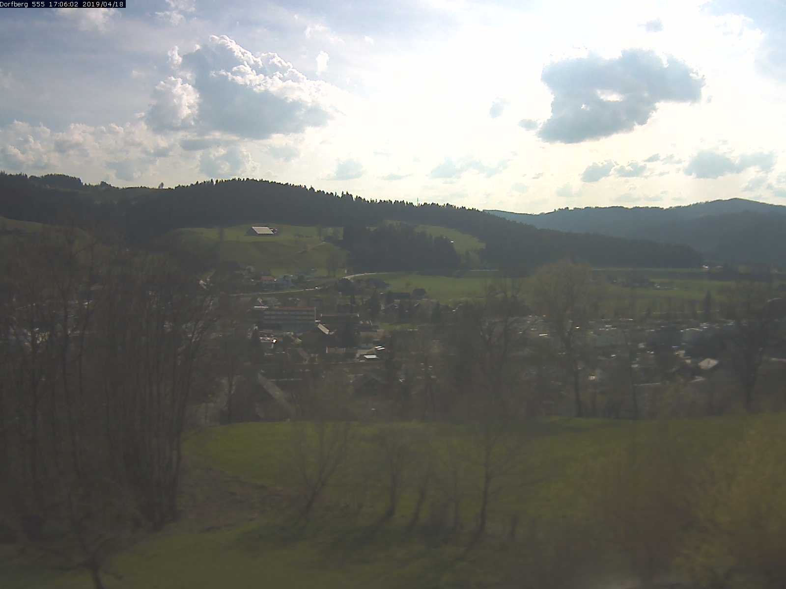 Webcam-Bild: Aussicht vom Dorfberg in Langnau 20190418-170601