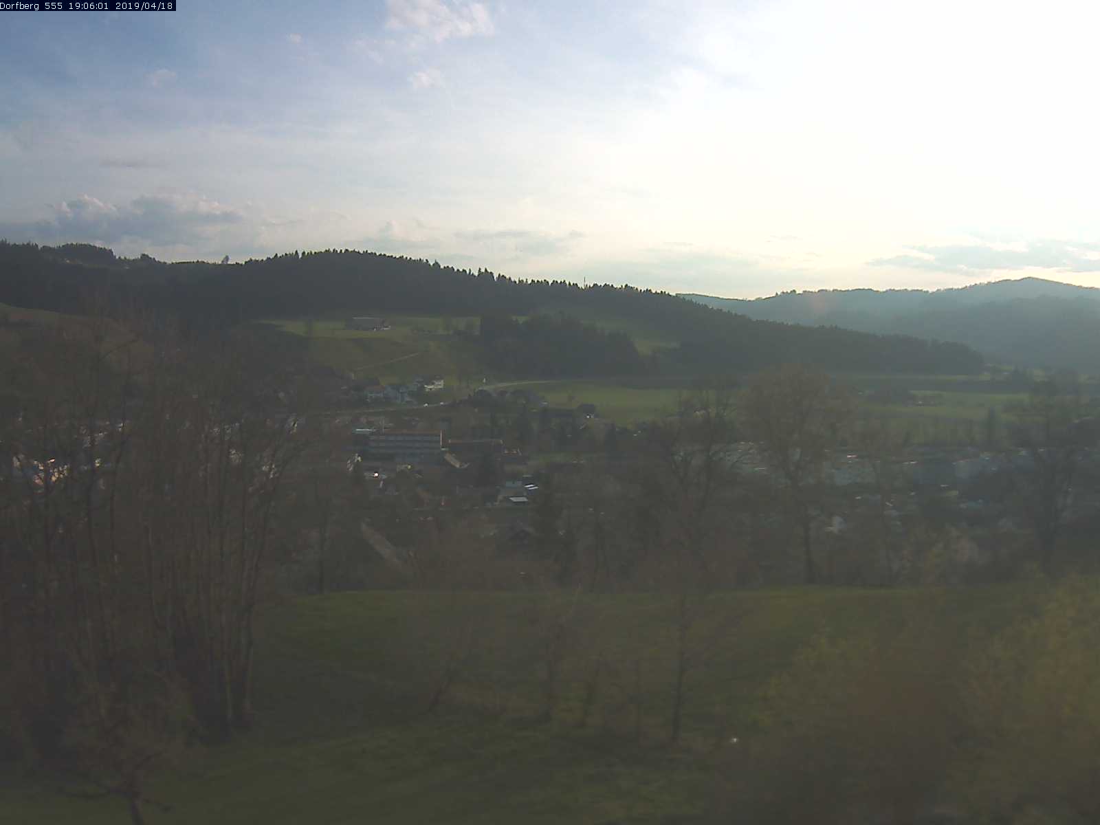 Webcam-Bild: Aussicht vom Dorfberg in Langnau 20190418-190601