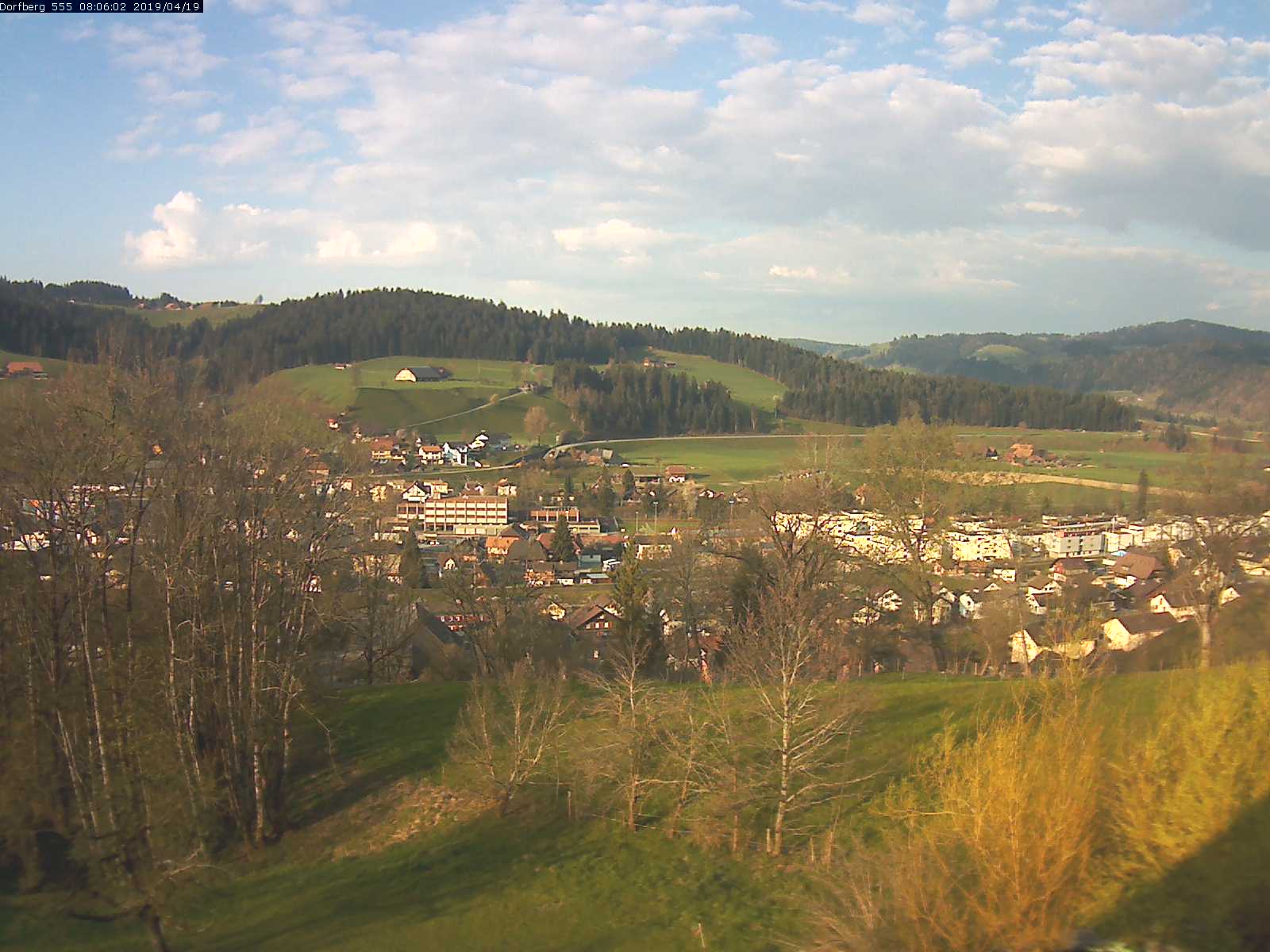 Webcam-Bild: Aussicht vom Dorfberg in Langnau 20190419-080601