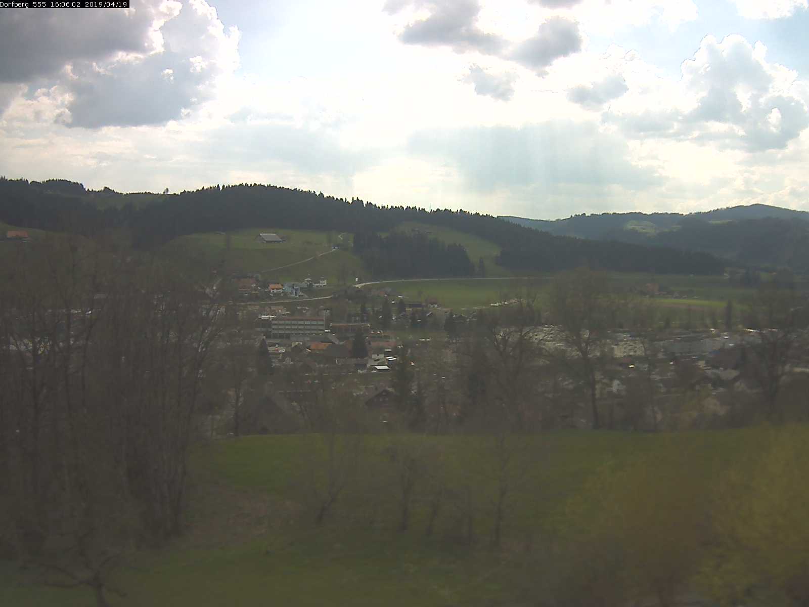 Webcam-Bild: Aussicht vom Dorfberg in Langnau 20190419-160601