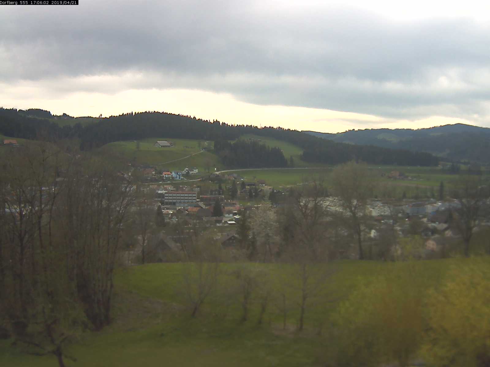 Webcam-Bild: Aussicht vom Dorfberg in Langnau 20190421-170601