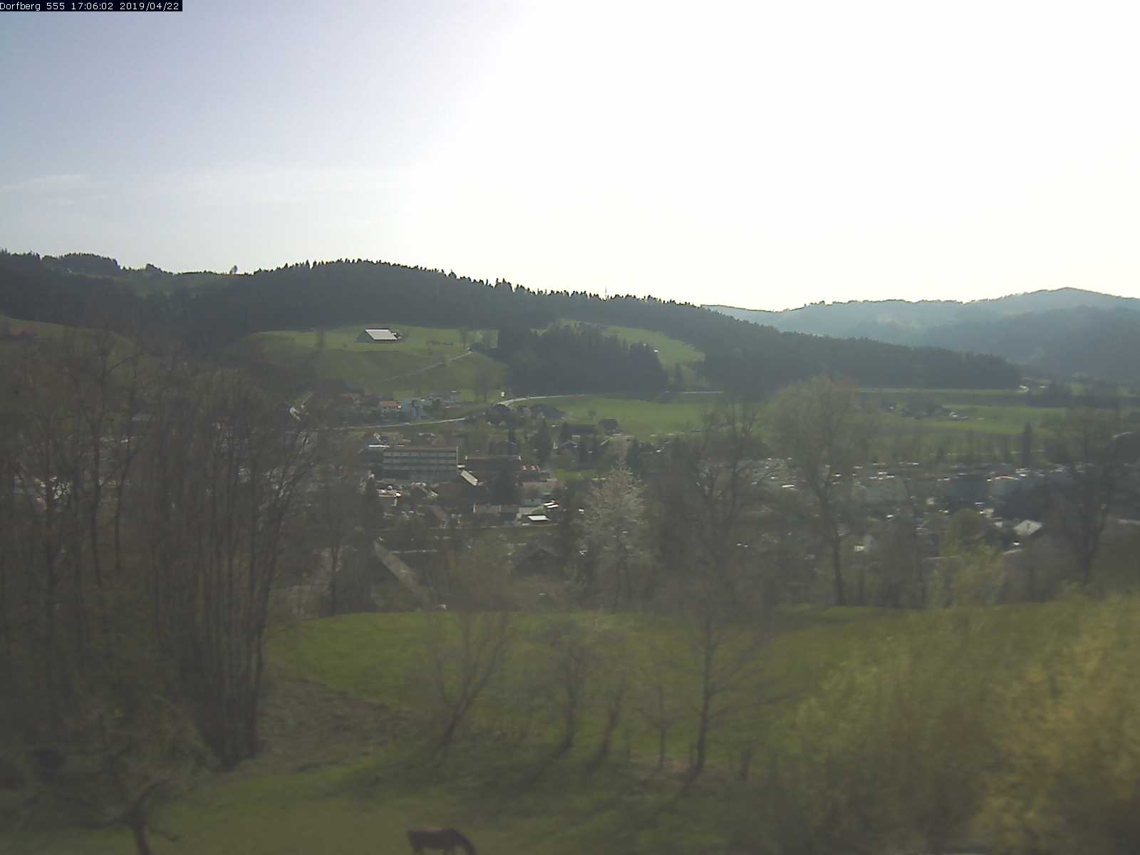 Webcam-Bild: Aussicht vom Dorfberg in Langnau 20190422-170601