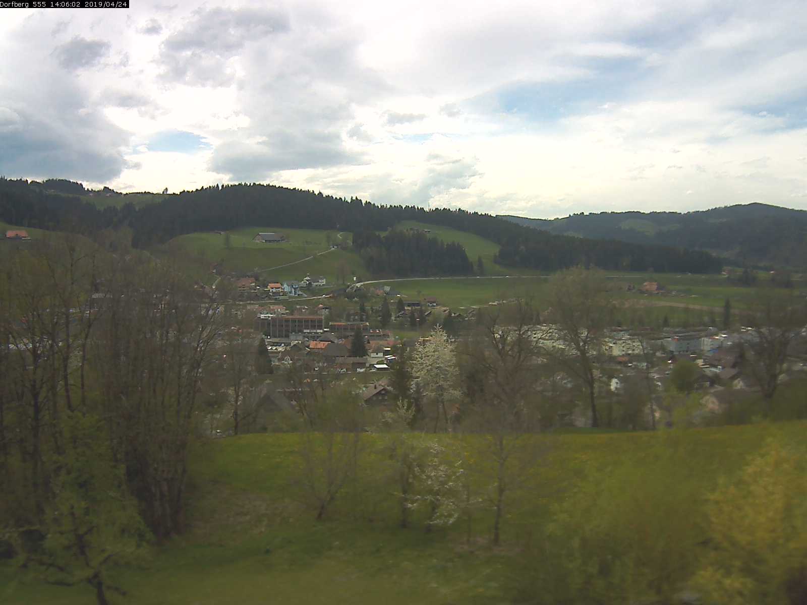 Webcam-Bild: Aussicht vom Dorfberg in Langnau 20190424-140601