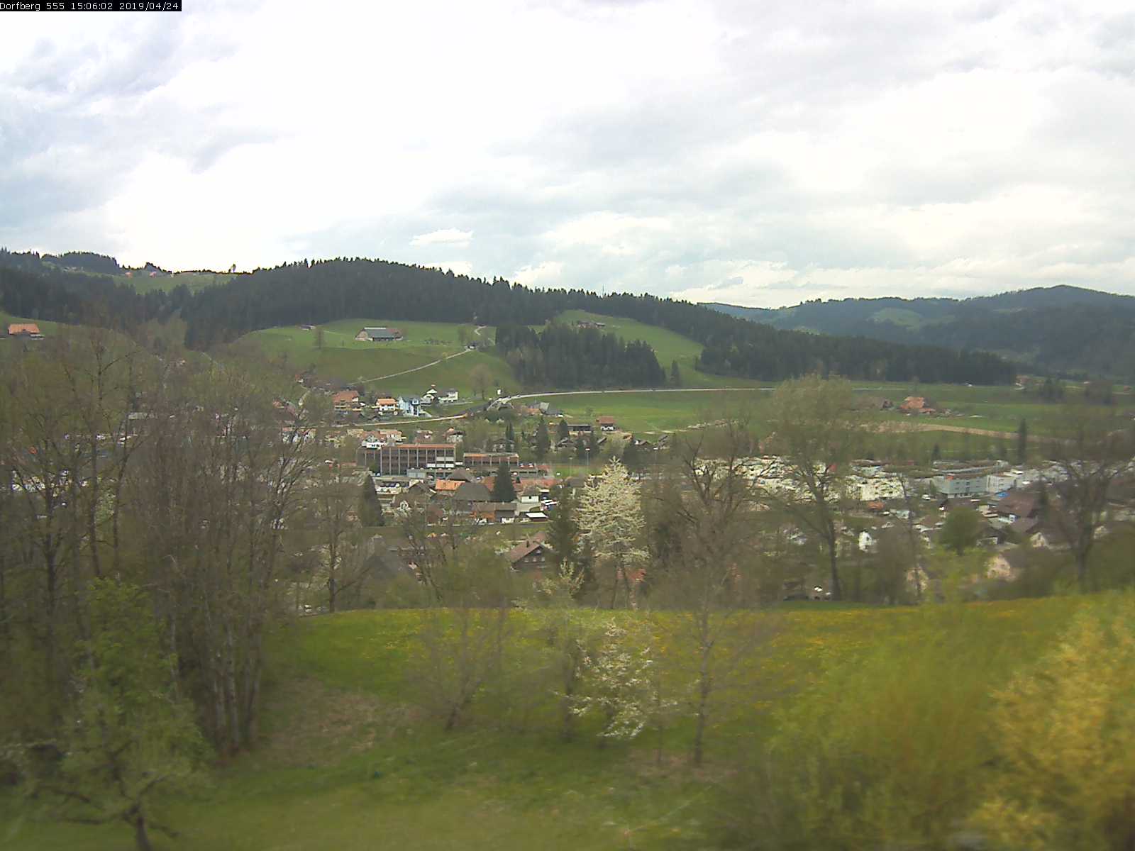 Webcam-Bild: Aussicht vom Dorfberg in Langnau 20190424-150601