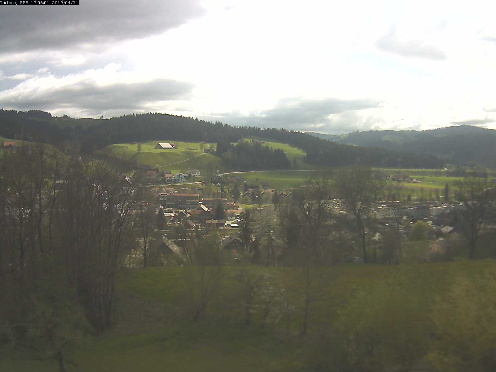 Webcam-Bild: Aussicht vom Dorfberg in Langnau 20190424-170601