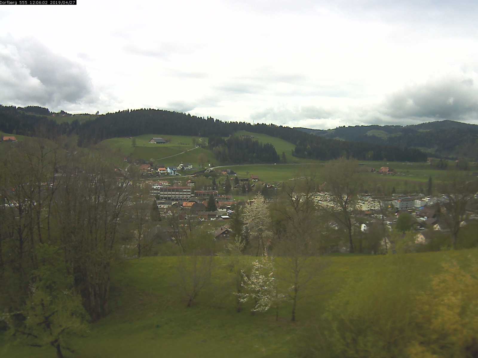 Webcam-Bild: Aussicht vom Dorfberg in Langnau 20190427-120601