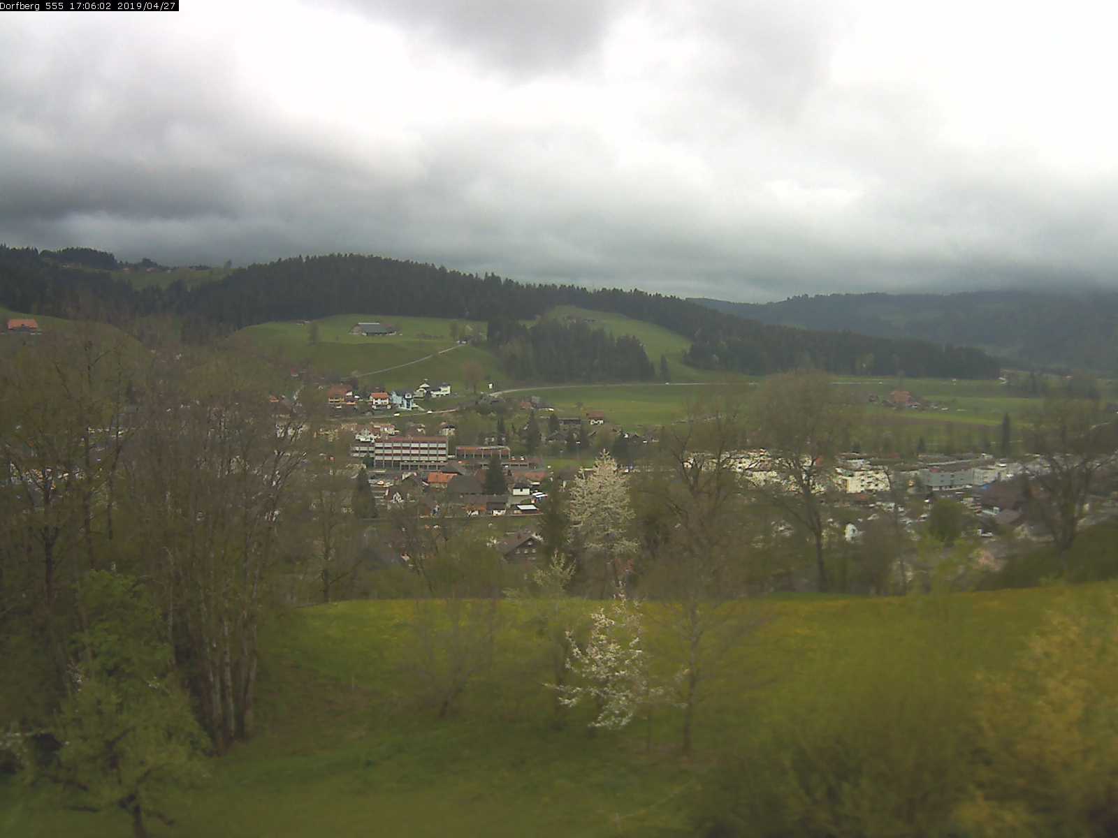 Webcam-Bild: Aussicht vom Dorfberg in Langnau 20190427-170601
