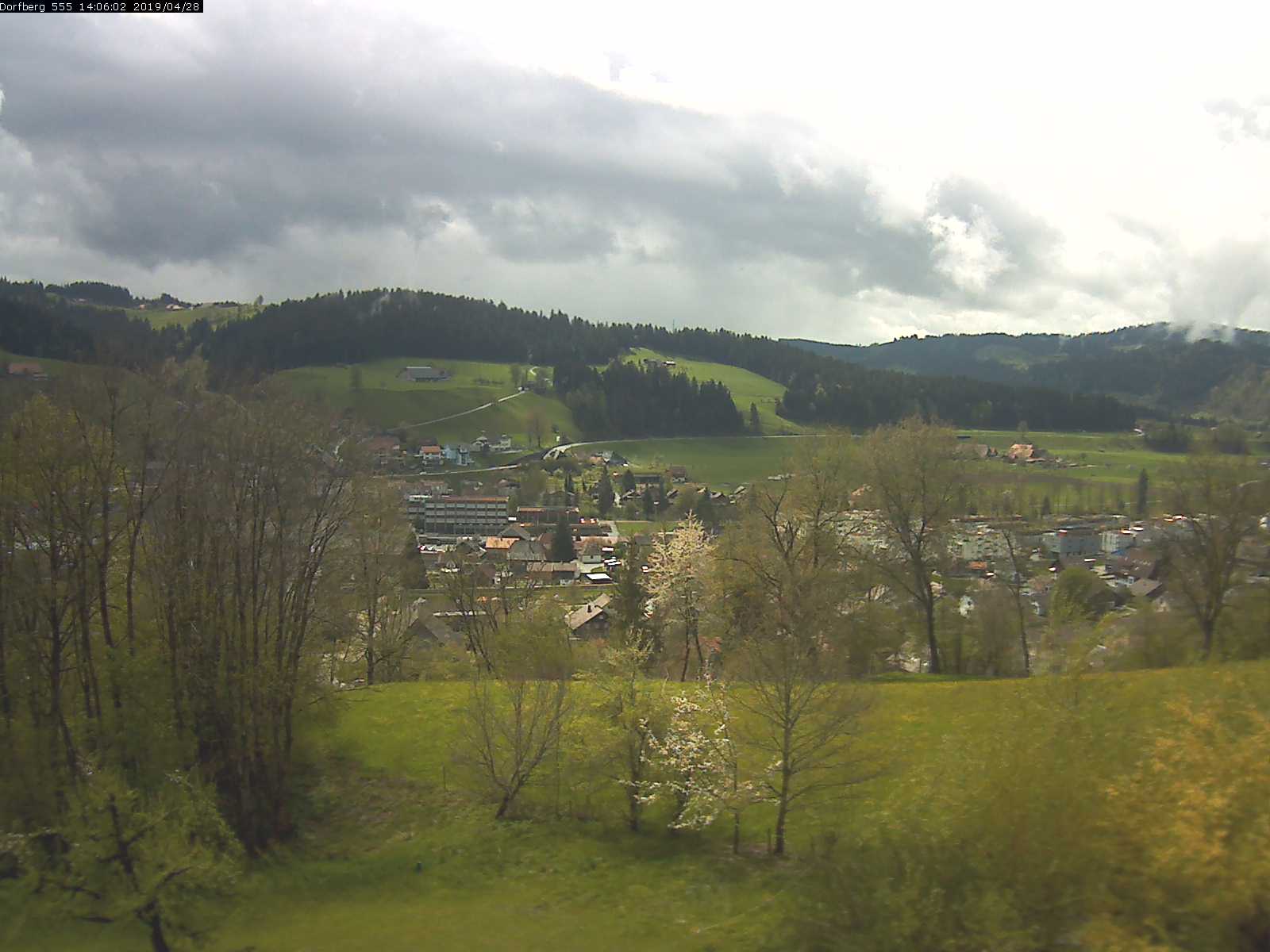 Webcam-Bild: Aussicht vom Dorfberg in Langnau 20190428-140601