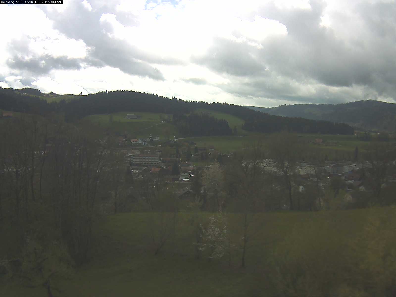 Webcam-Bild: Aussicht vom Dorfberg in Langnau 20190428-150601