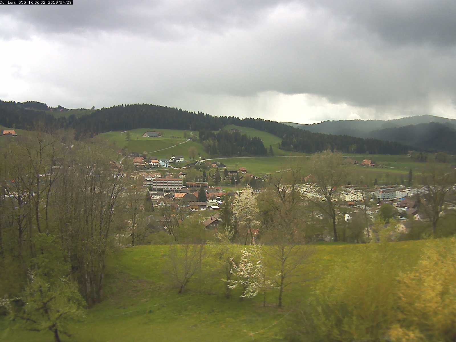 Webcam-Bild: Aussicht vom Dorfberg in Langnau 20190428-160601