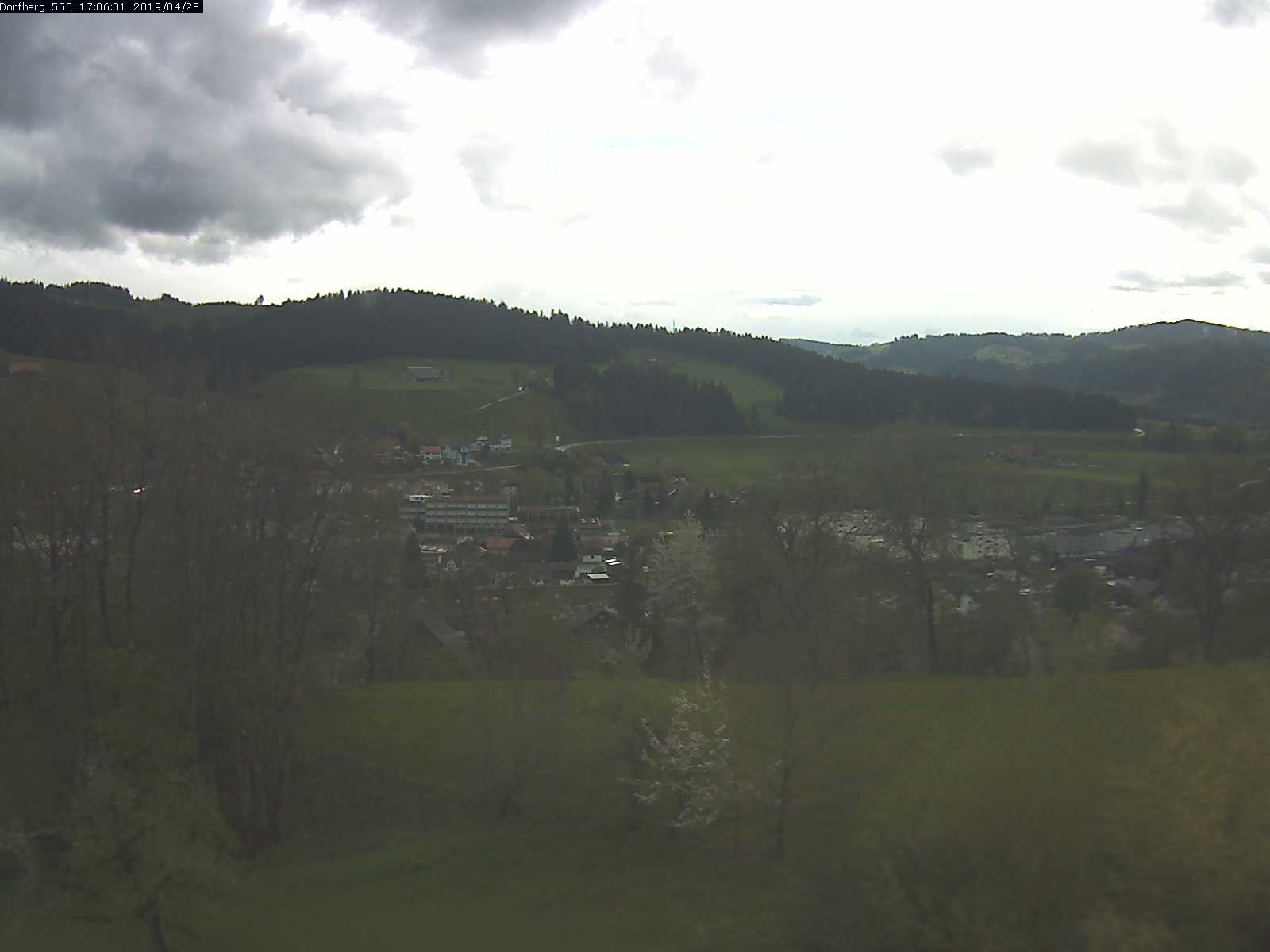 Webcam-Bild: Aussicht vom Dorfberg in Langnau 20190428-170601