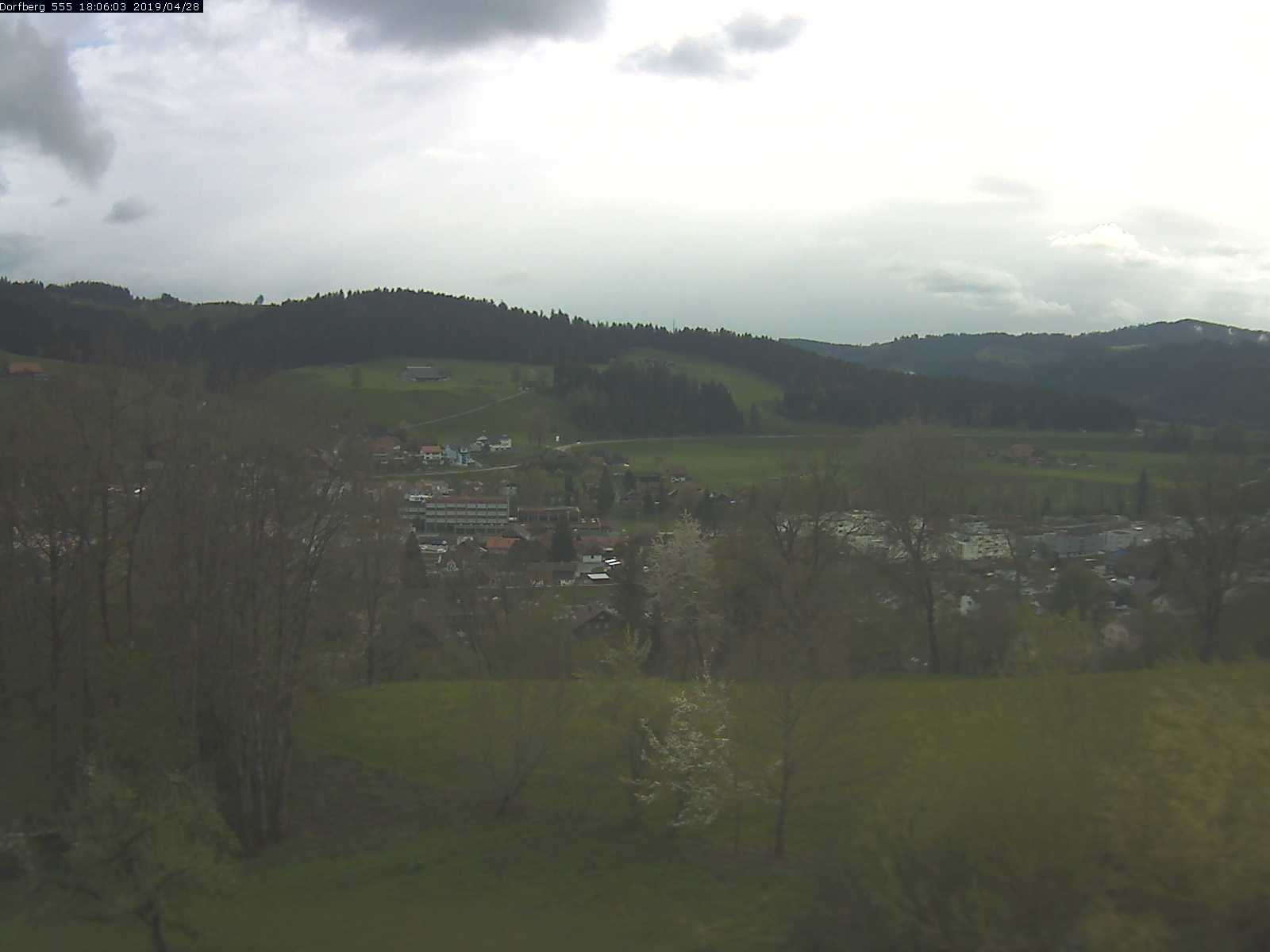 Webcam-Bild: Aussicht vom Dorfberg in Langnau 20190428-180601