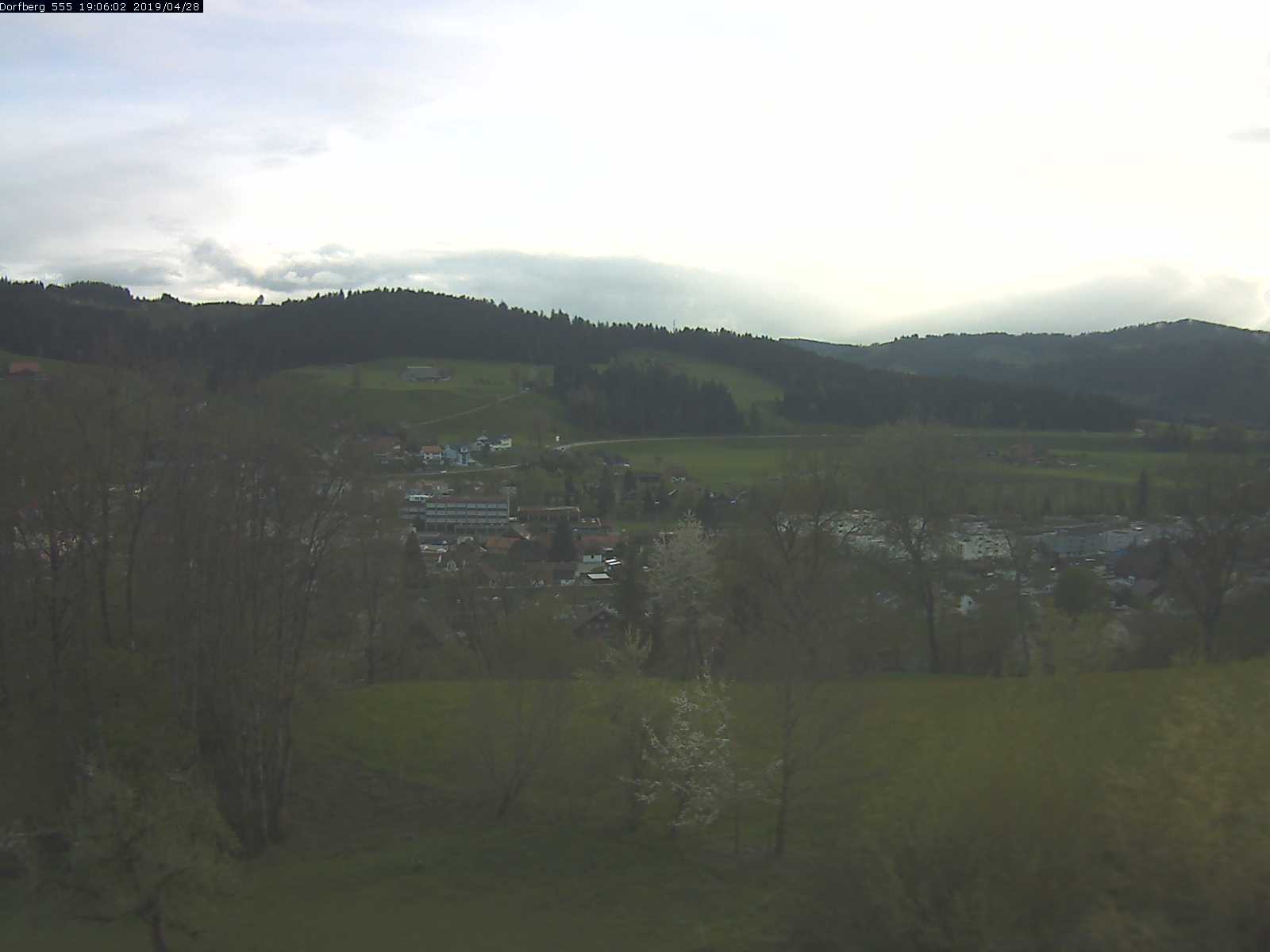Webcam-Bild: Aussicht vom Dorfberg in Langnau 20190428-190601