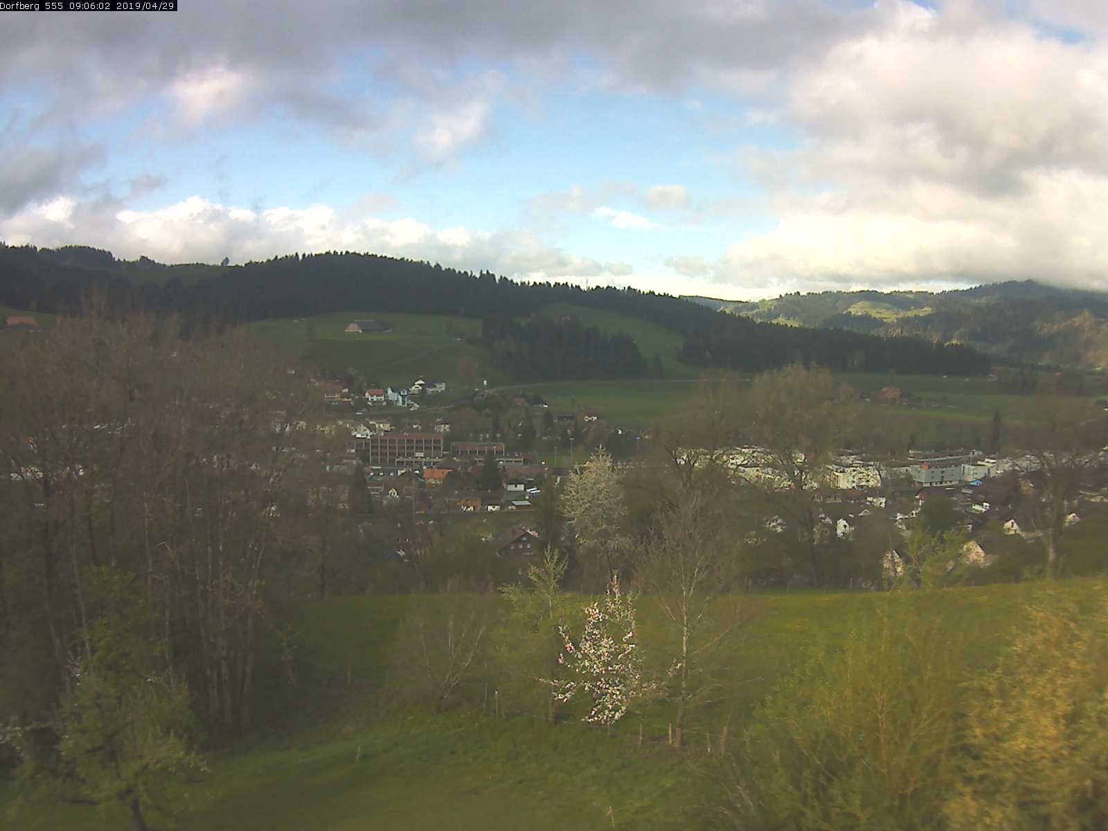 Webcam-Bild: Aussicht vom Dorfberg in Langnau 20190429-090601