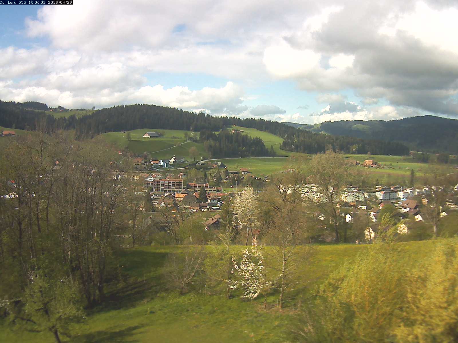Webcam-Bild: Aussicht vom Dorfberg in Langnau 20190429-100601