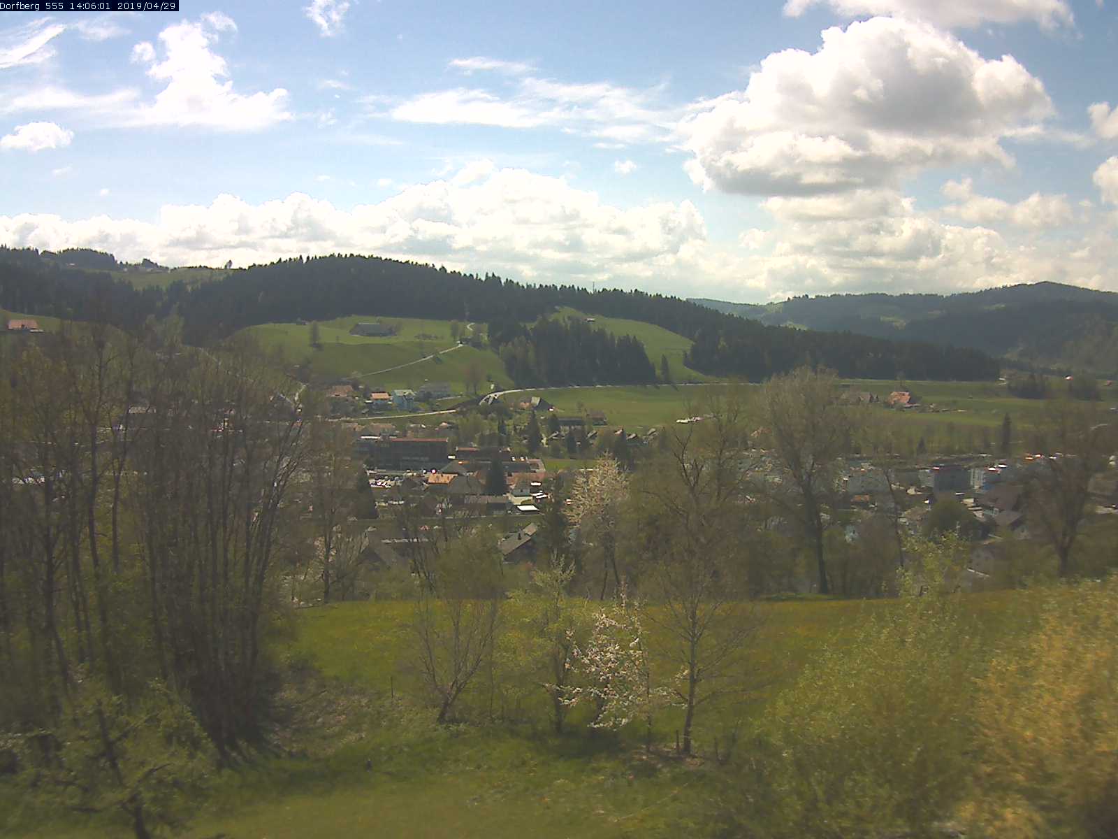 Webcam-Bild: Aussicht vom Dorfberg in Langnau 20190429-140601