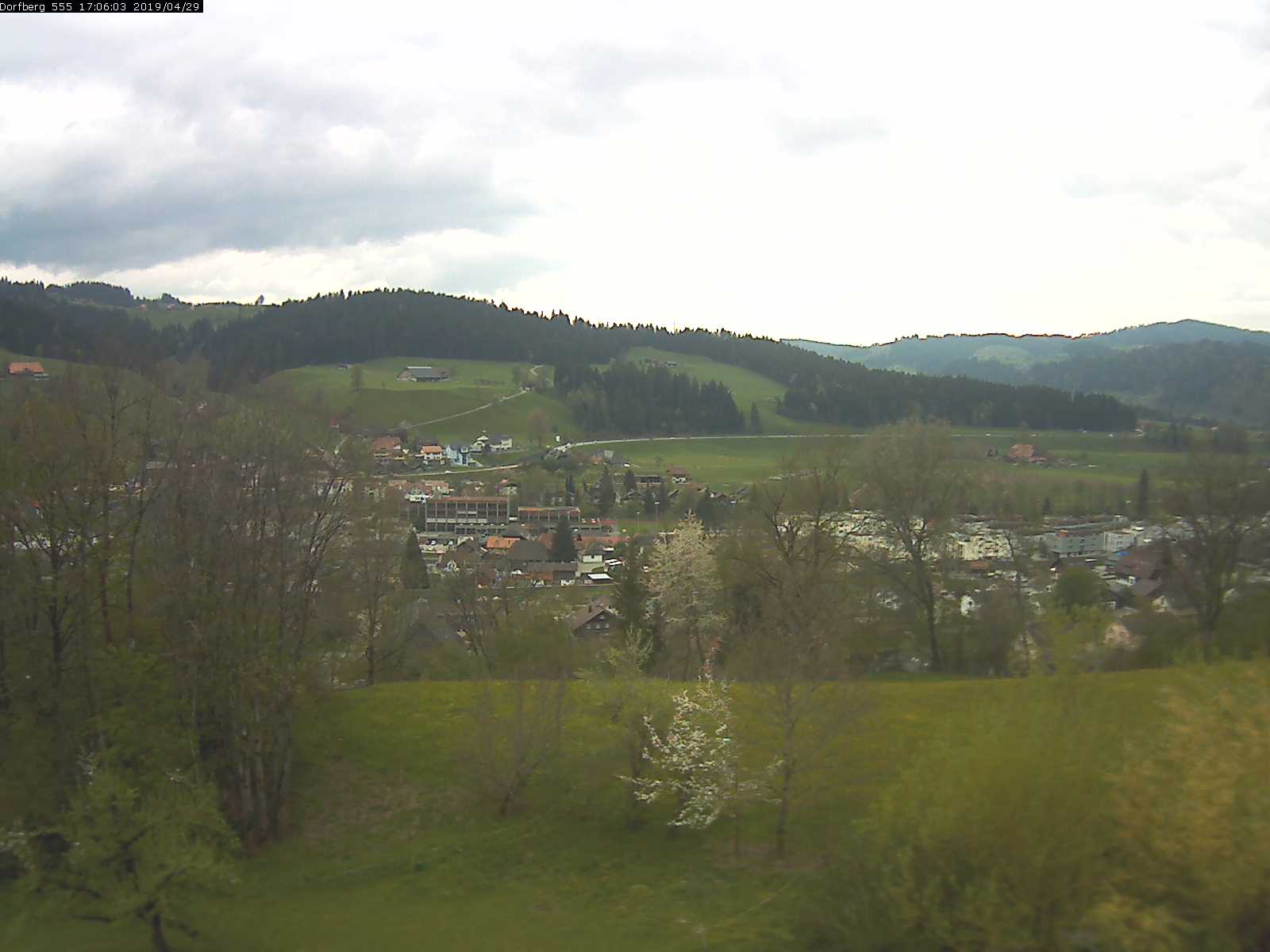 Webcam-Bild: Aussicht vom Dorfberg in Langnau 20190429-170601