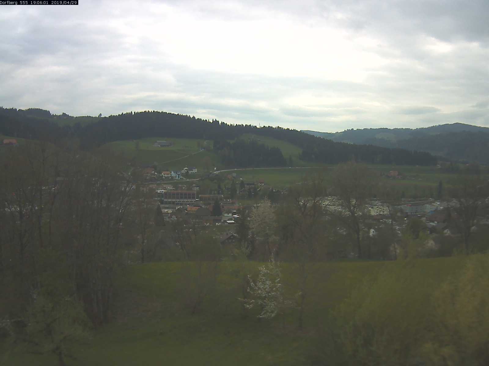 Webcam-Bild: Aussicht vom Dorfberg in Langnau 20190429-190601