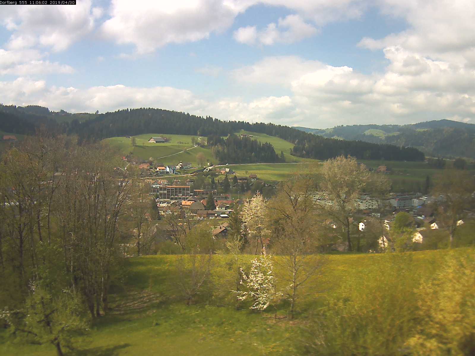 Webcam-Bild: Aussicht vom Dorfberg in Langnau 20190430-110601