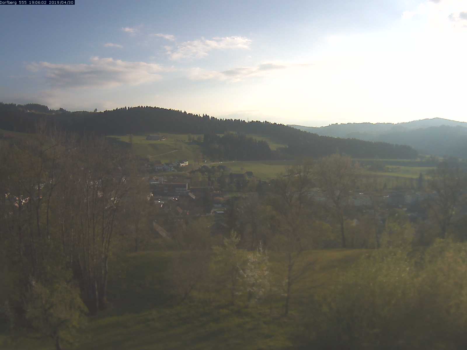 Webcam-Bild: Aussicht vom Dorfberg in Langnau 20190430-190601